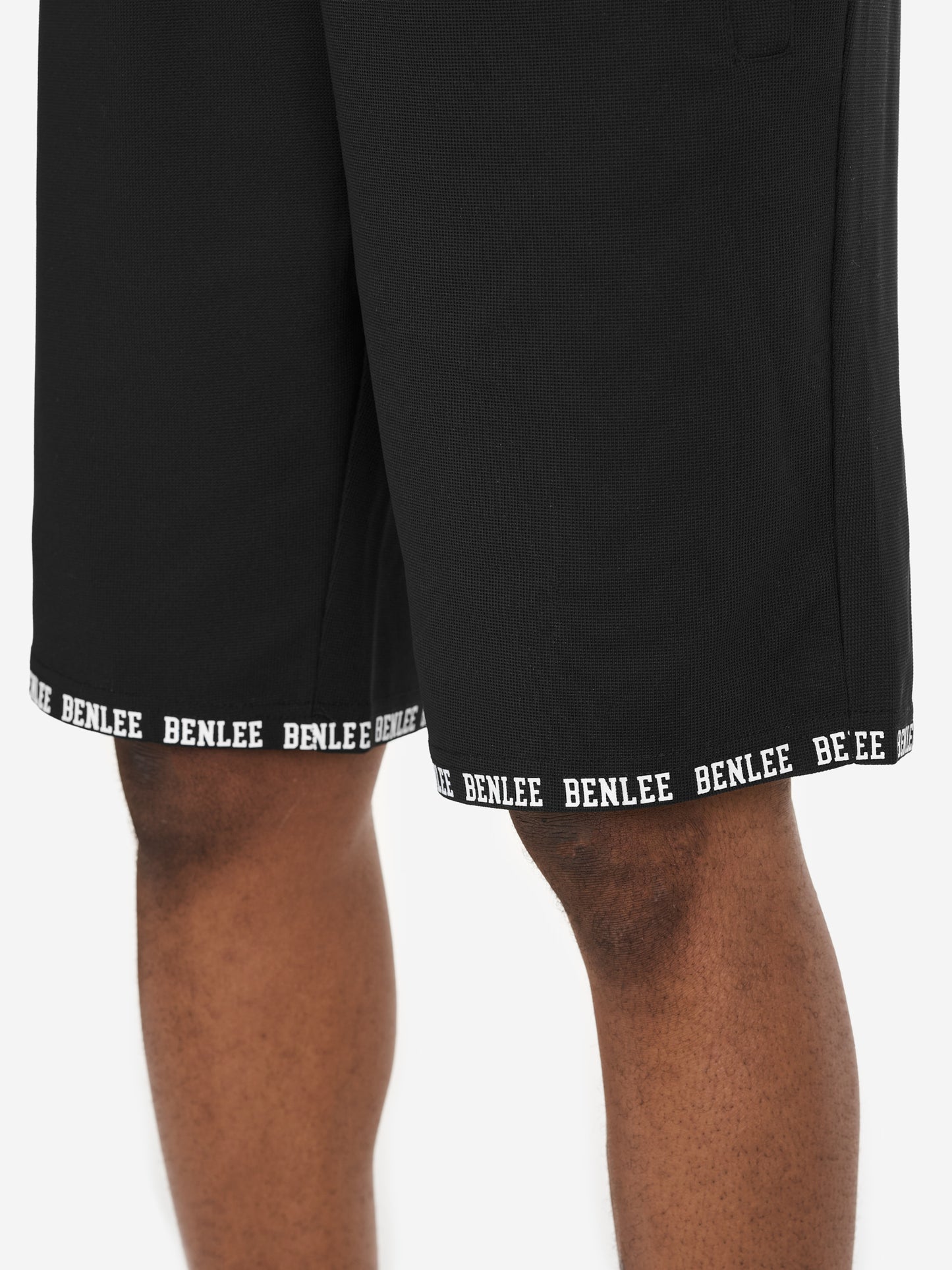 Schwarzes BENLEE Herren Set aus T-Shirt in lockerer Passform und Shorts mit 3D-Logo