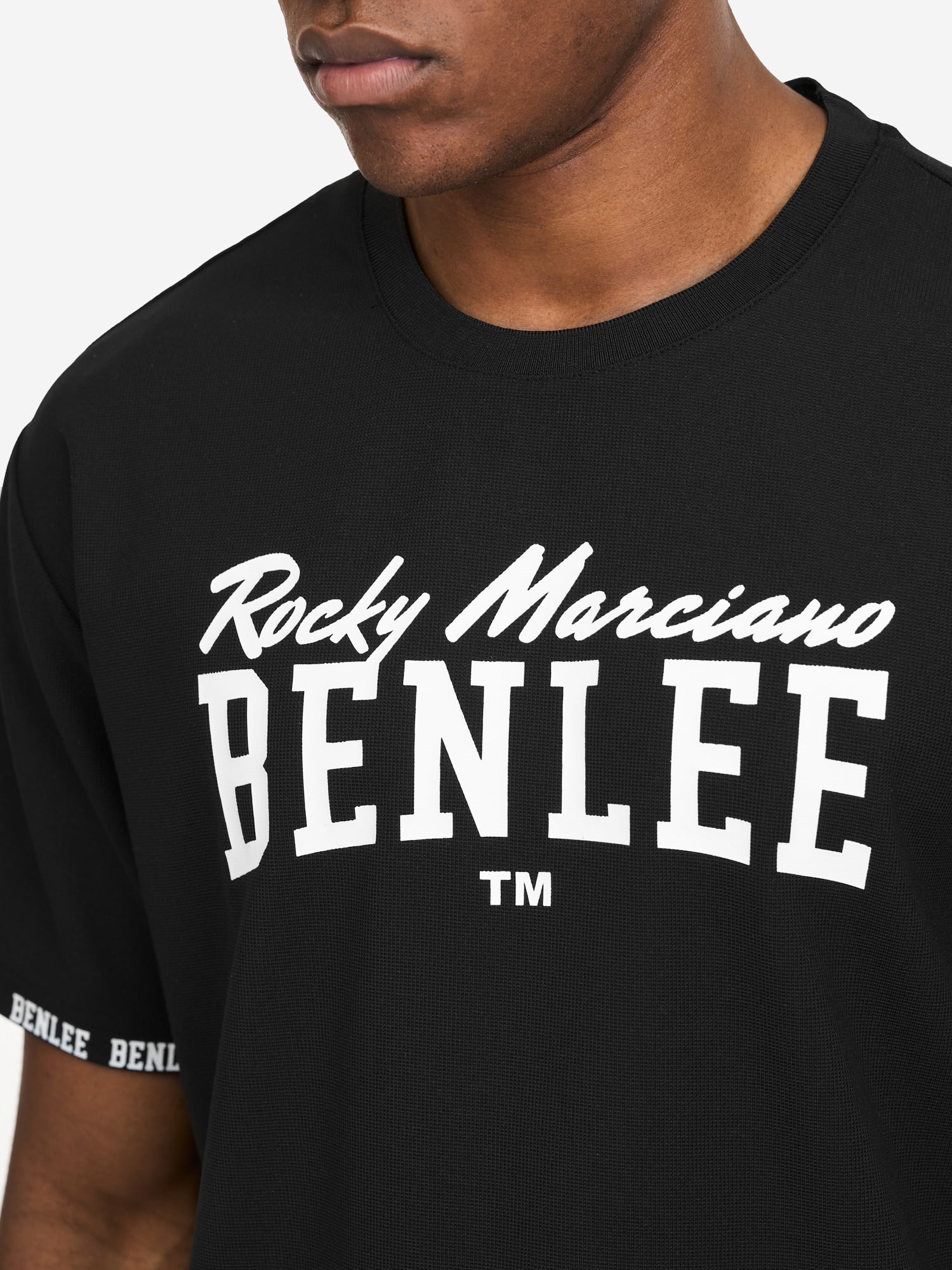 Schwarzes BENLEE Herren Set aus T-Shirt in lockerer Passform und Shorts mit 3D-Logo