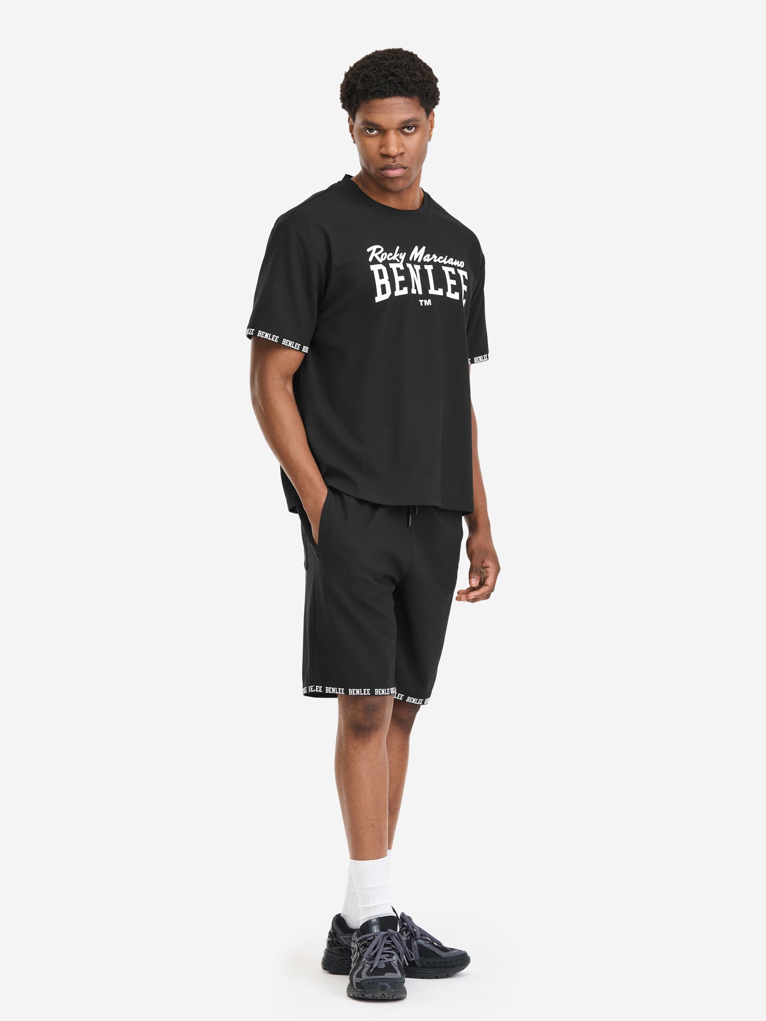 Schwarzes BENLEE Herren Set aus T-Shirt in lockerer Passform und Shorts mit 3D-Logo