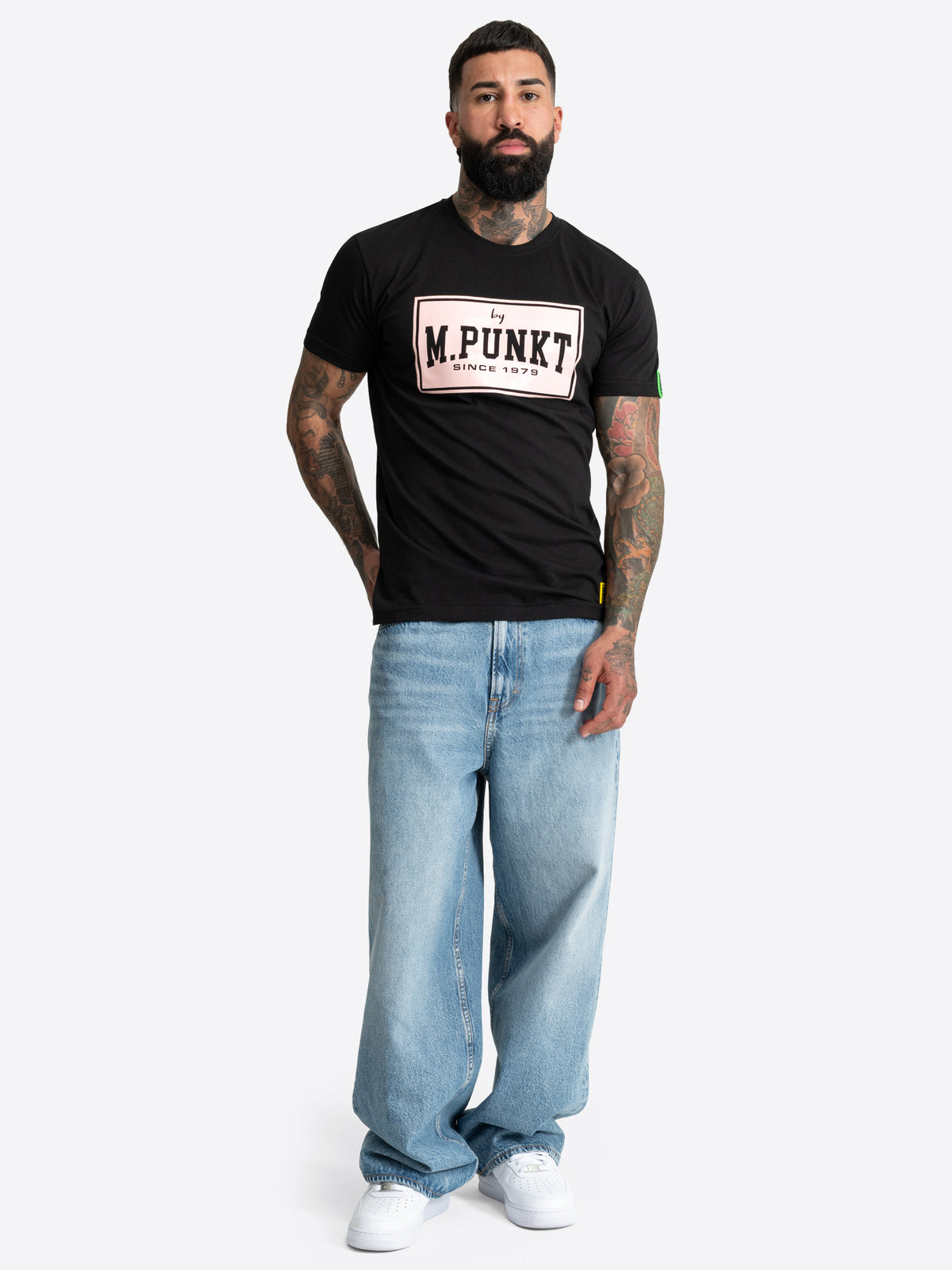 Schwarzes BENLEE Herren T-Shirt mit M.Punkt Logo-Print auf der Brust.