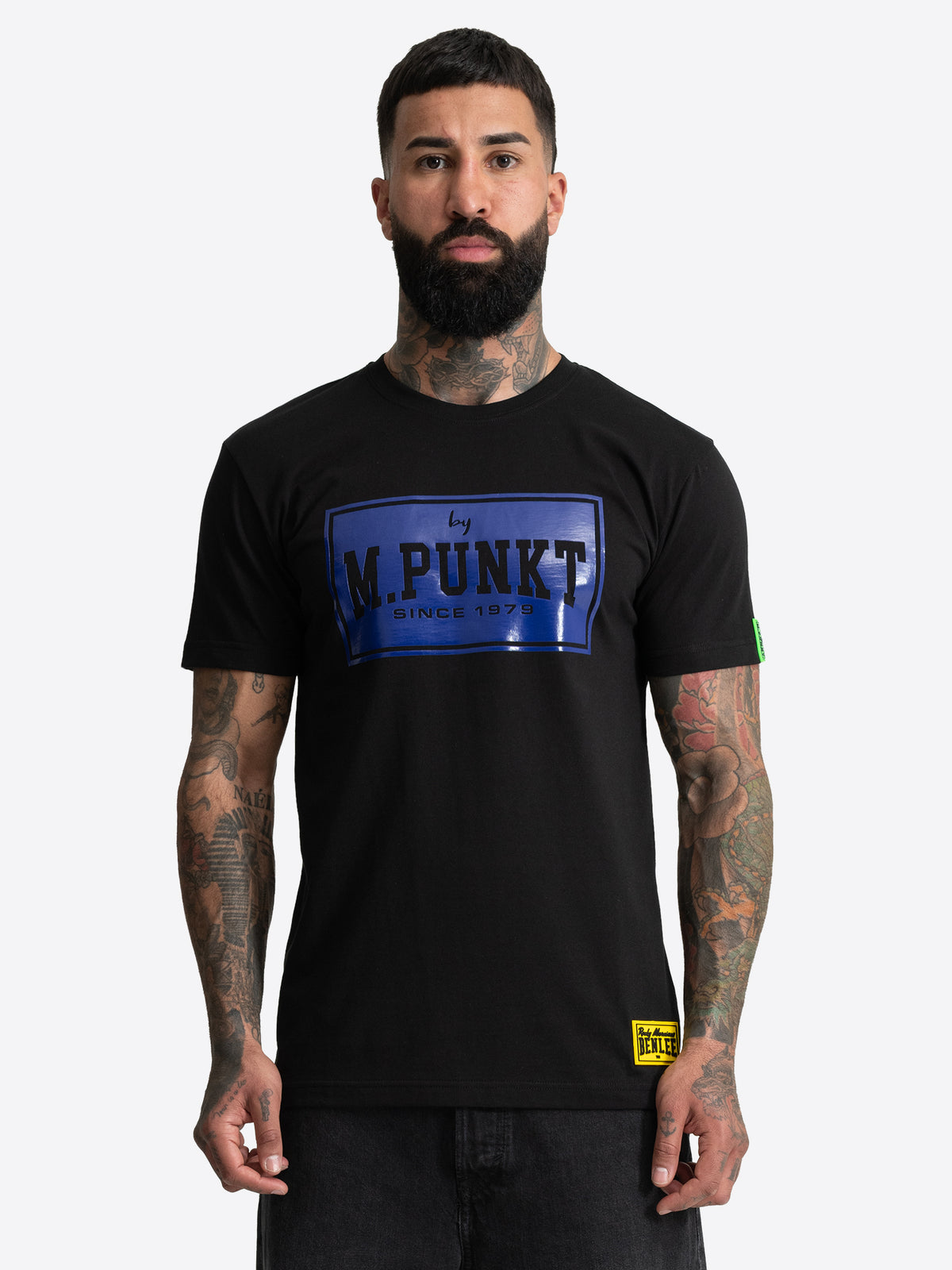 Schwarzes BENLEE Herren T-Shirt mit blauem M.Punkt Logo-Print auf der Brust.