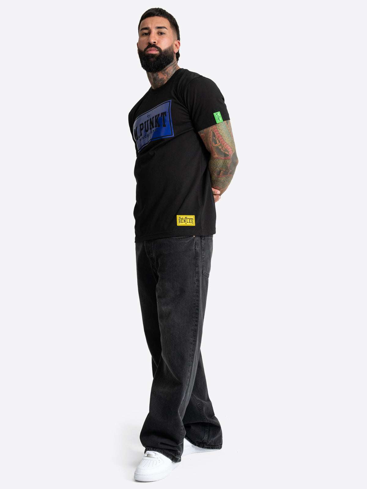 Schwarzes BENLEE Herren T-Shirt mit blauem M.Punkt Logo-Print auf der Brust.