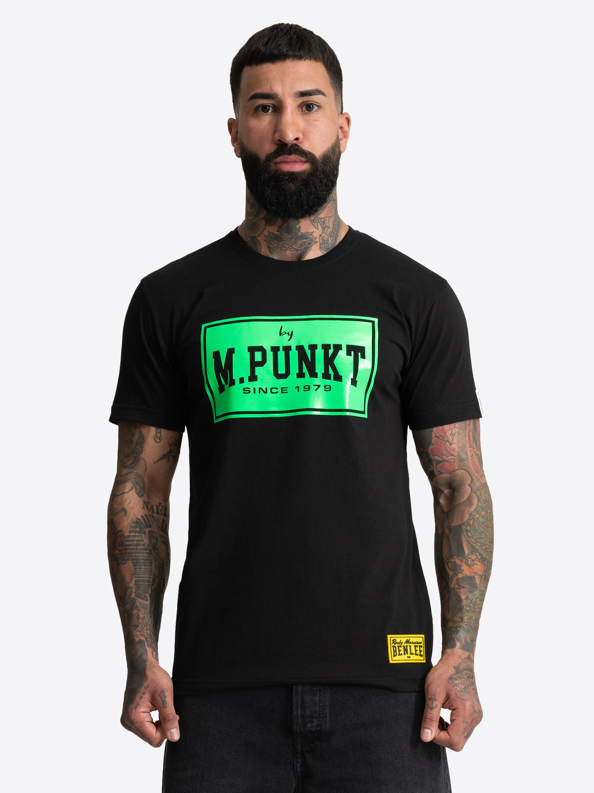 Schwarzes BENLEE Herren T-Shirt mit grünem M.Punkt Logo-Print auf der Brust.