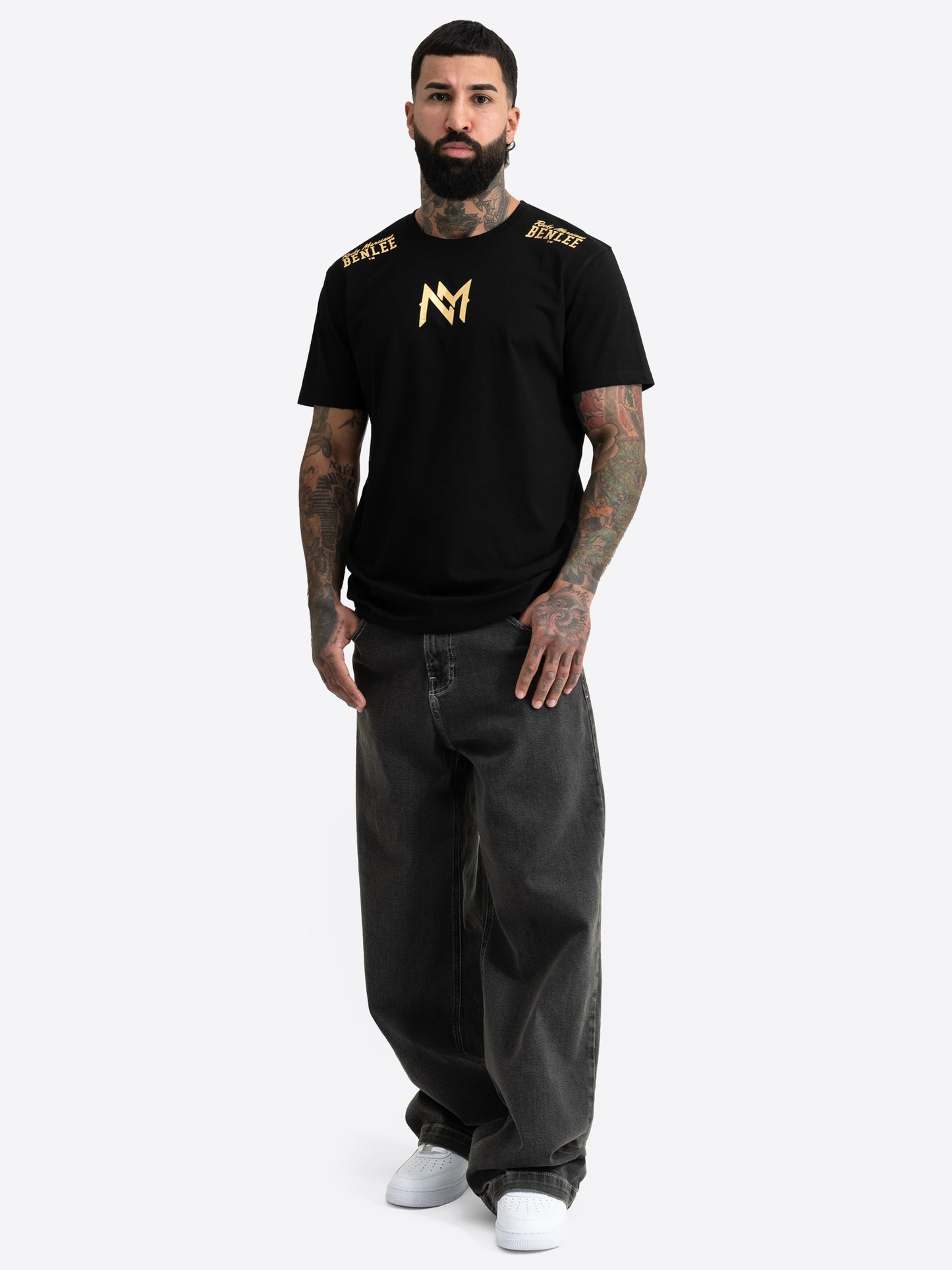 Schwarzes BENLEE T-Shirt für Herren mit goldenem Logo-Druck auf der Brust.