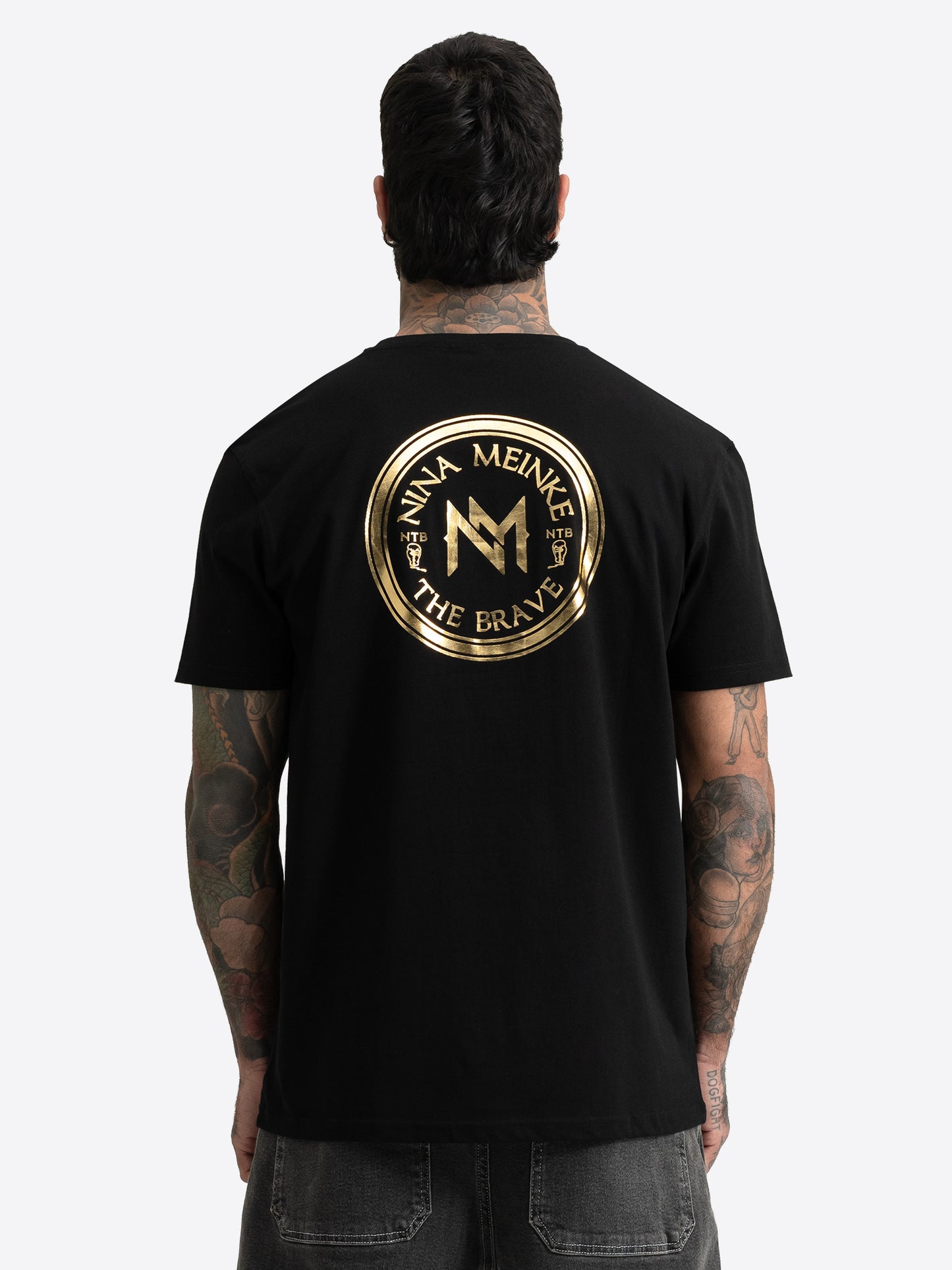 Benlee Peekskill Shirt Rücken: Grosser runder Nina Meinke Gold-Print.