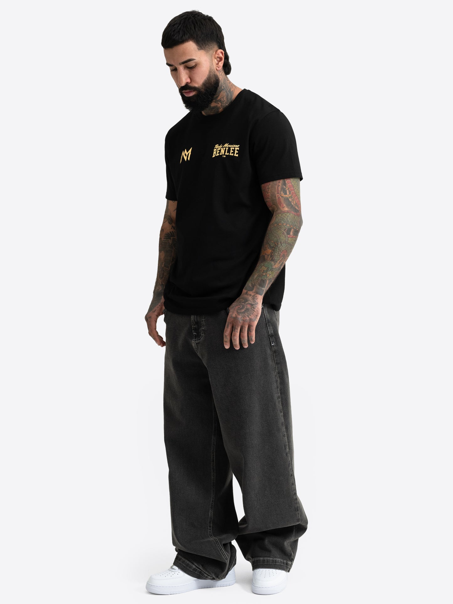 Benlee Peekskill T-Shirt Schwarz: Nina Meinke Logo & goldener Brust-Print.
