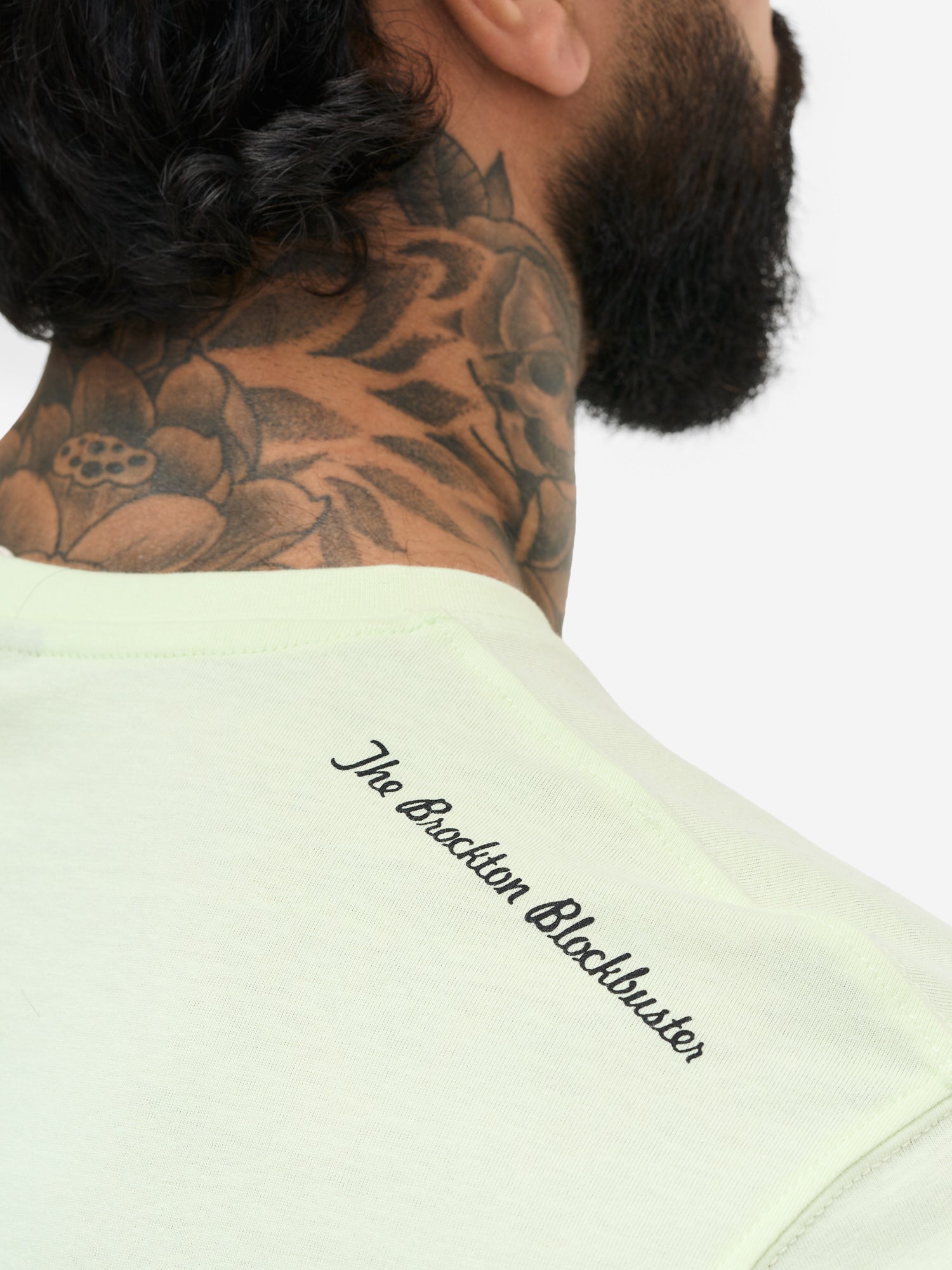 The Brockton Blockbuster' Print auf der Schulter des hellgrünen Benlee Shirts