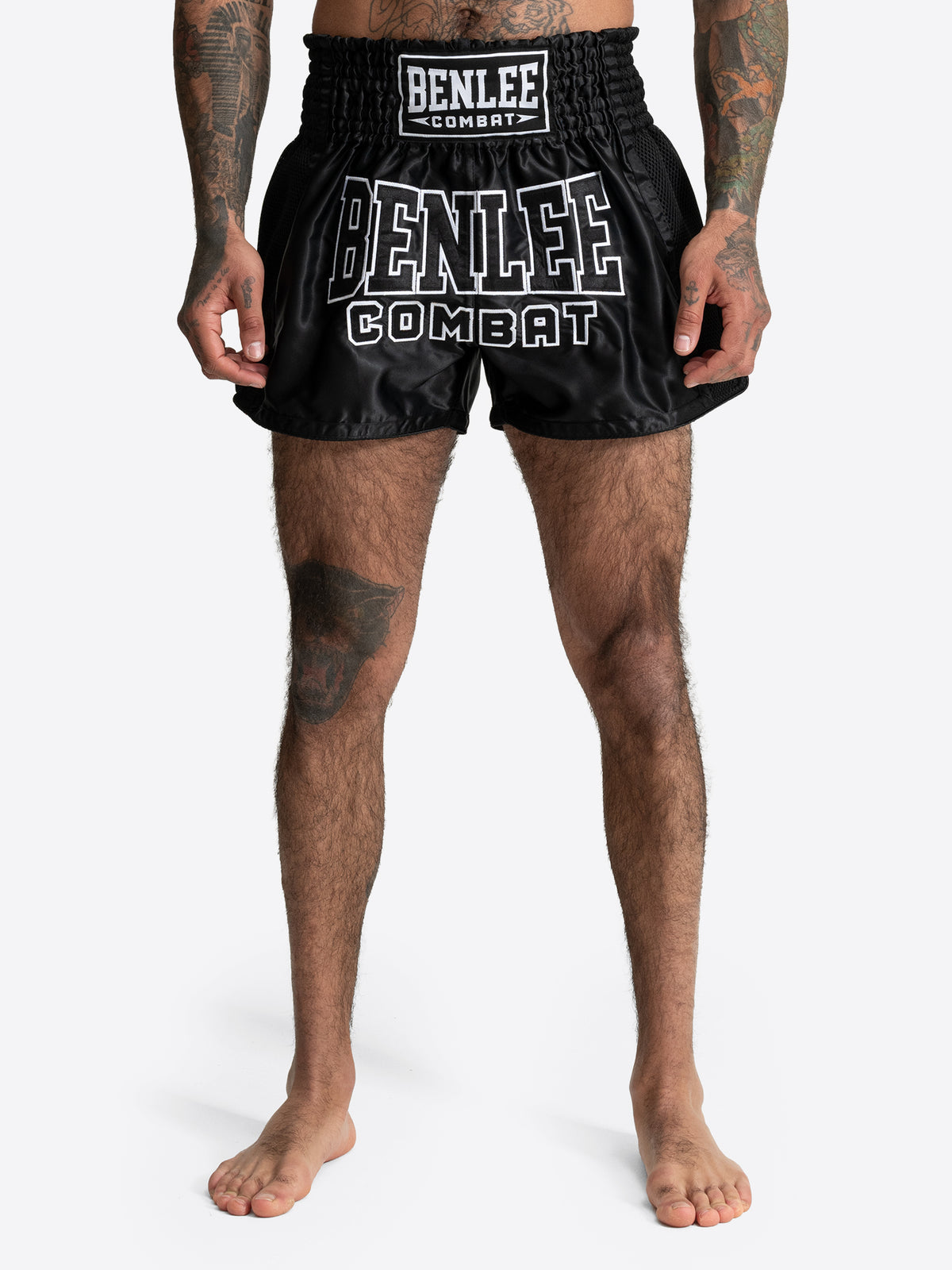 Schwarz-weisse BENLEE Unisex Thaibox-Hose aus Satin für Muay Thai.
