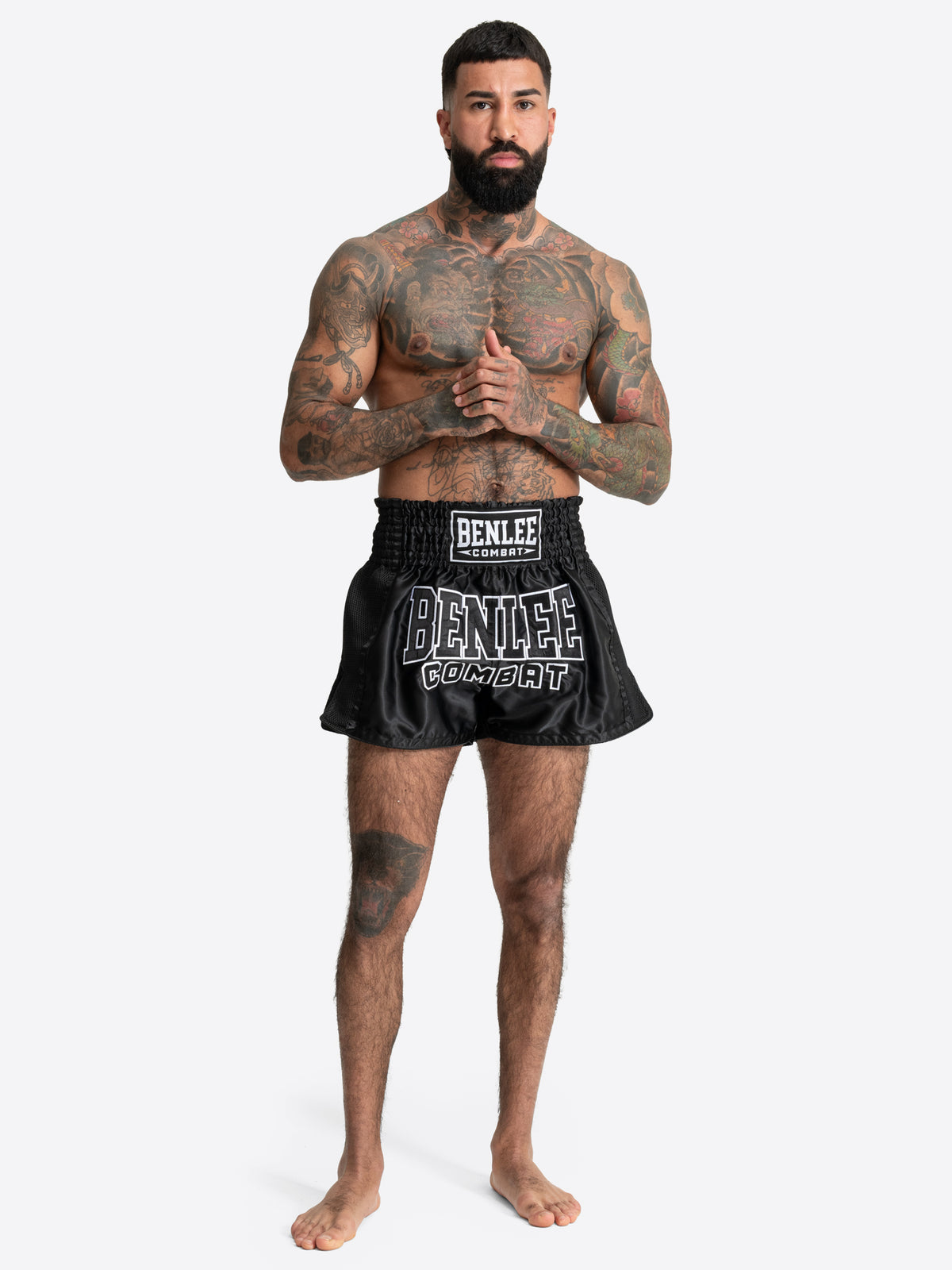 Schwarz-weisse BENLEE Unisex Thaibox-Hose aus Satin für Muay Thai.