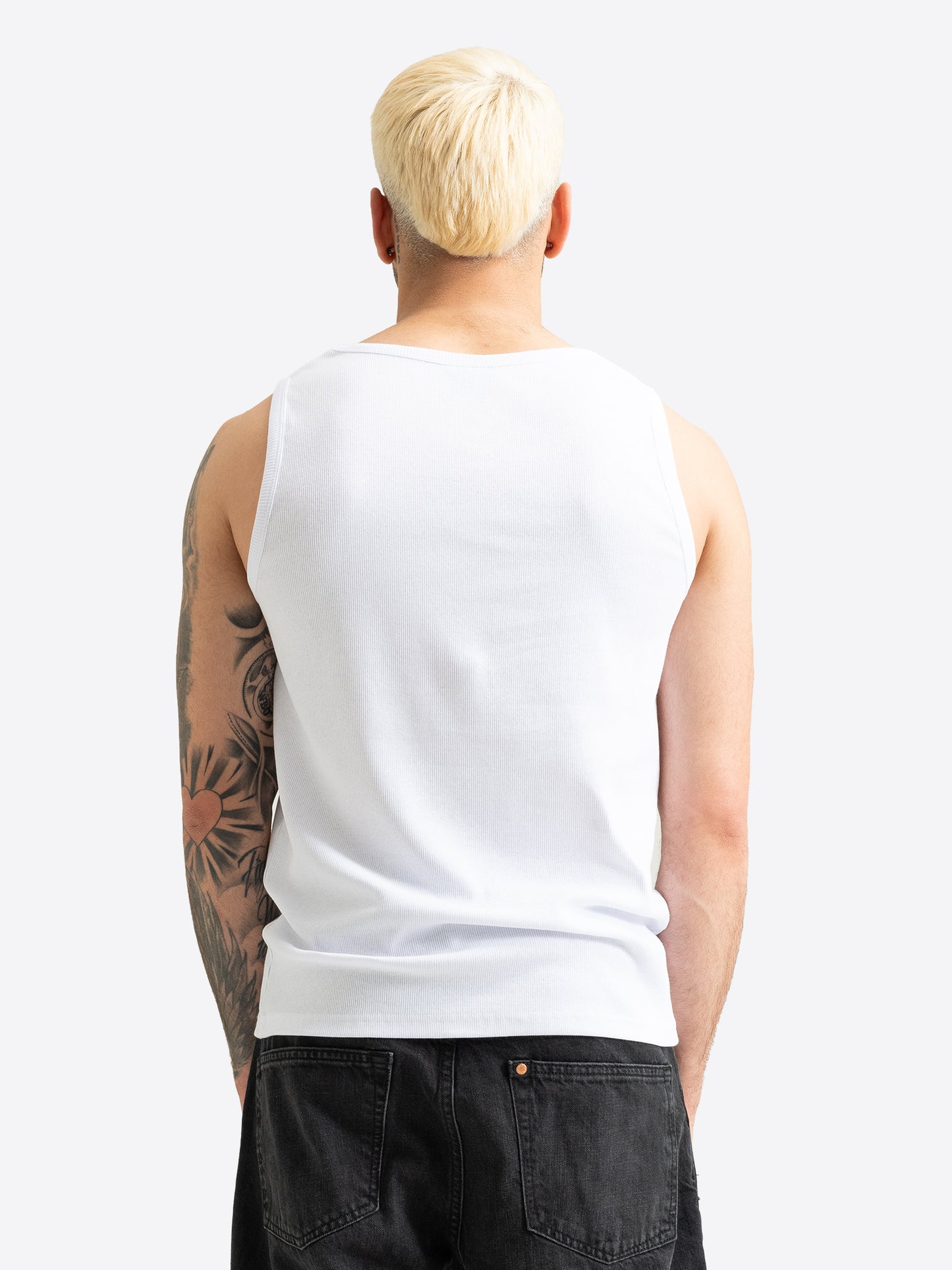 Rückansicht des weissen BENLEE Herren Singlets in schmaler Passform.