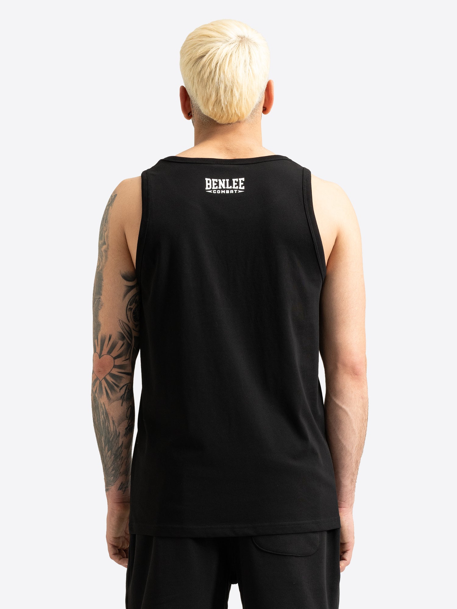 Rückansicht des schwarzen BENLEE Herren Singlets mit Logo-Druck im Nacken.