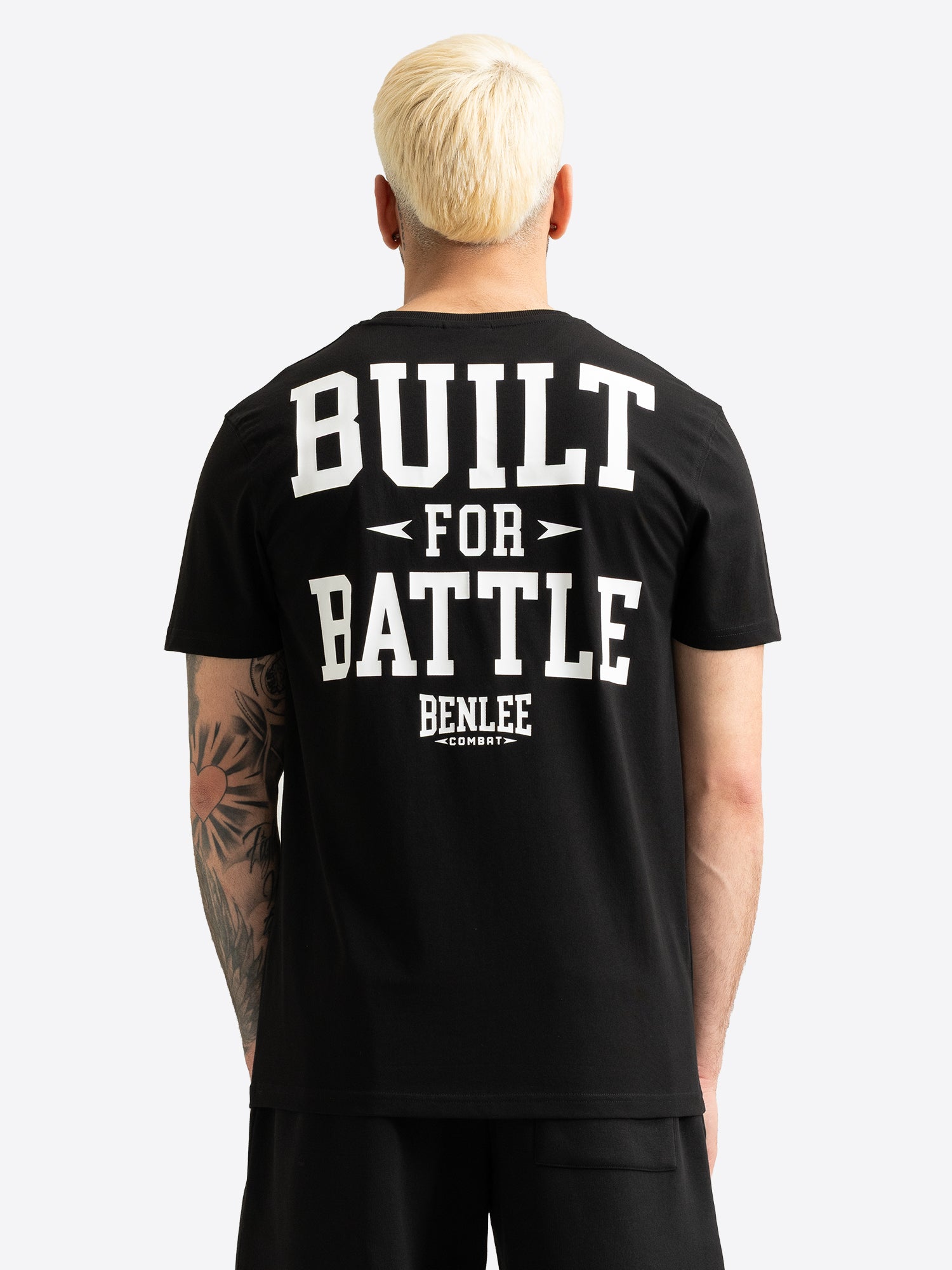 Rückansicht des schwarzen BENLEE T-Shirts mit grossem BUILT FOR BATTLE Print.