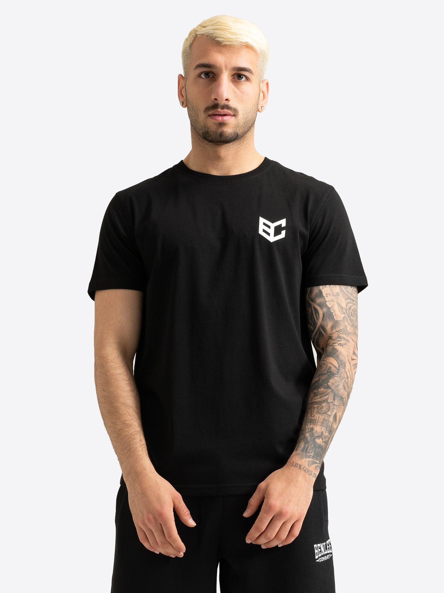 Schwarzes BENLEE Herren T-Shirt mit kleinem Logo-Druck auf der Brust.