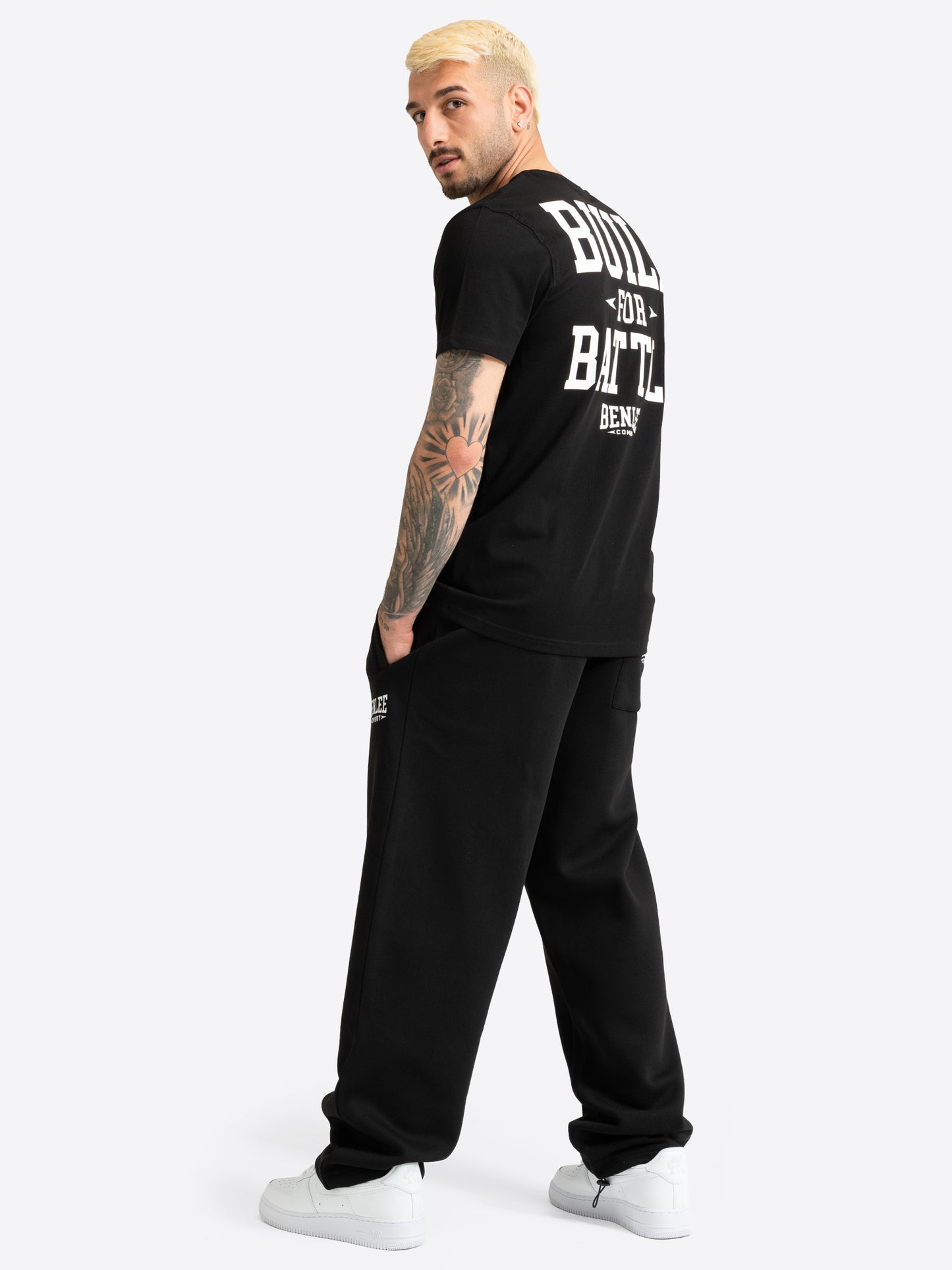 Rückansicht des schwarzen BENLEE T-Shirts mit grossem BUILT FOR BATTLE Print.