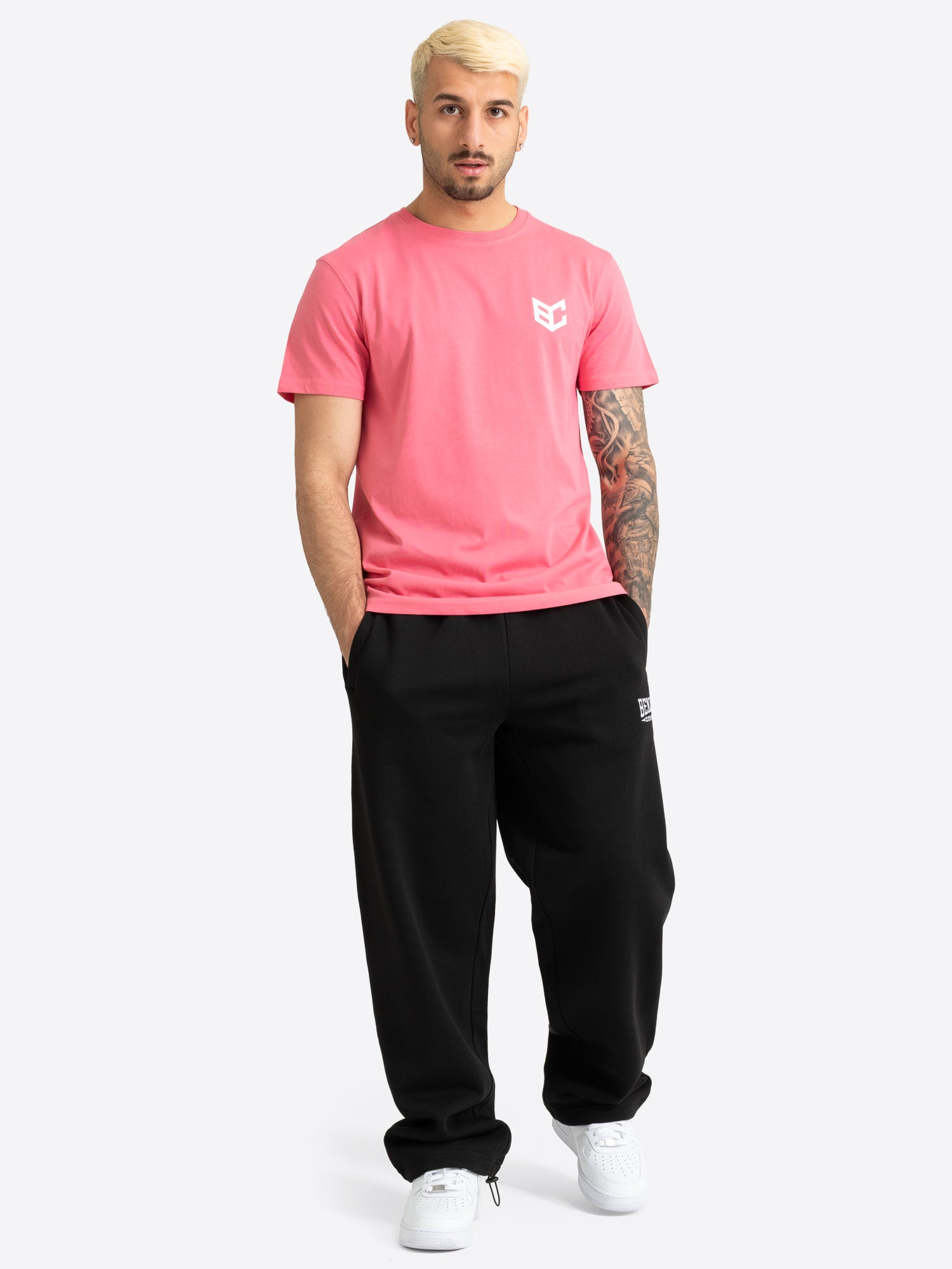 Pinkes BENLEE Herren T-Shirt mit kleinem Logo-Druck auf der Brust.
