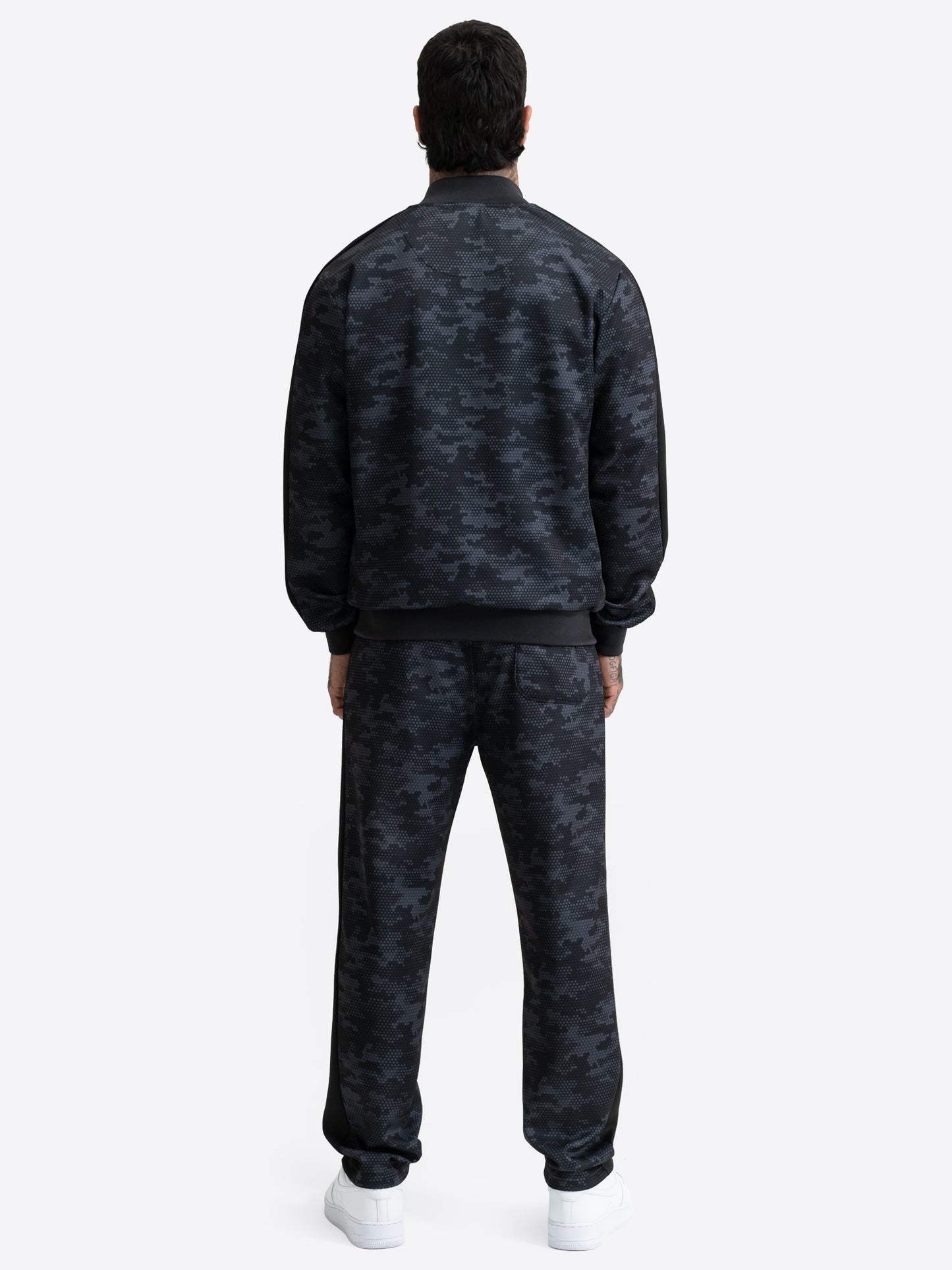 Benlee Sportanzug Herren Schwarz mit Kontraststreifen an Ärmeln & Beinen.