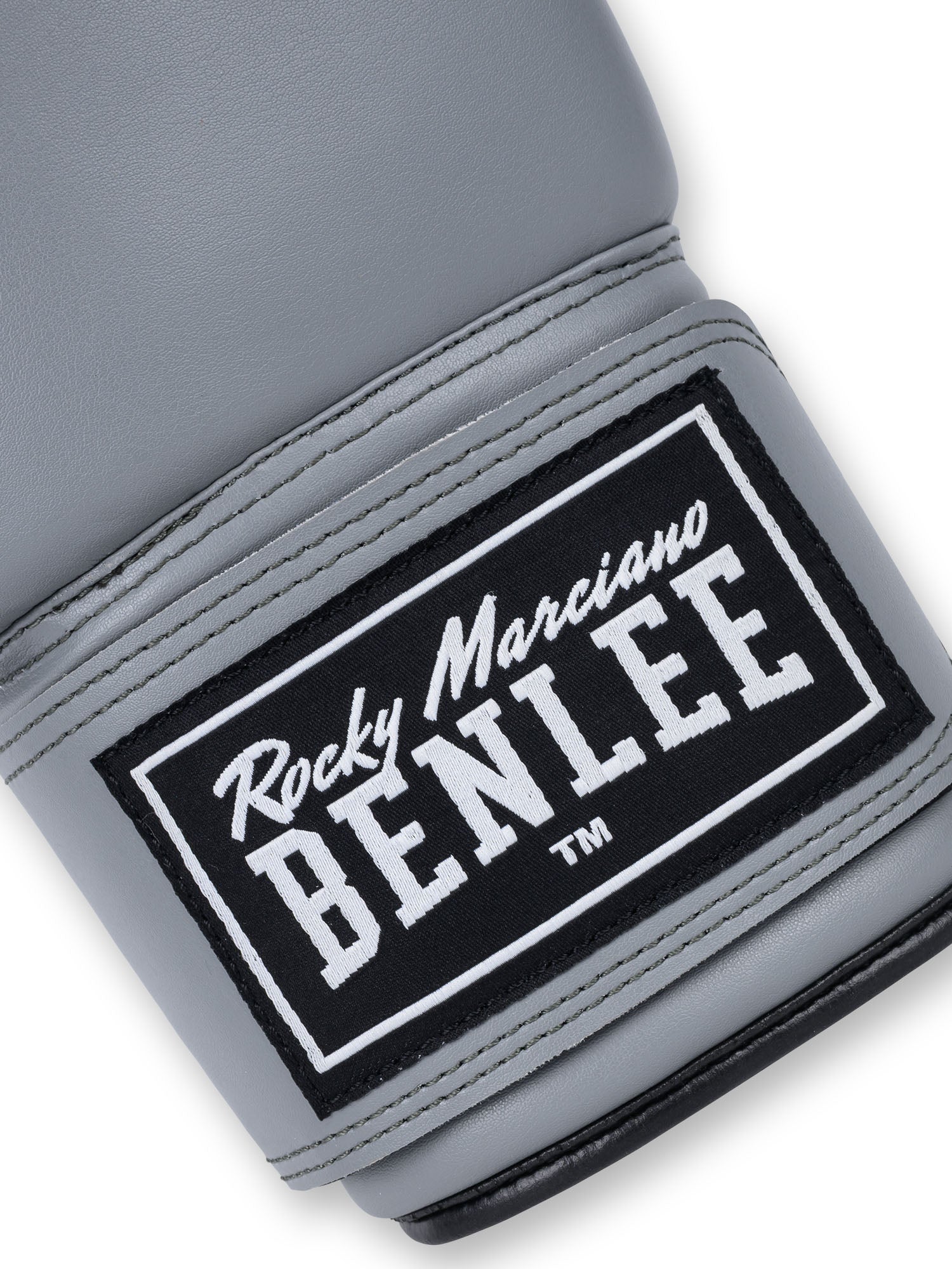 Rocky Marciano BENLEE Logo-Patch auf dem grau-schwarzen Handschuh.