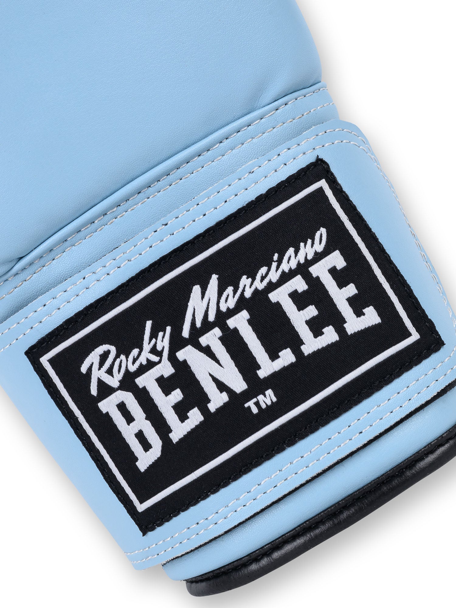 Rocky Marciano BENLEE Logo-Patch auf dem powder blauen - schwarzen Handschuh.