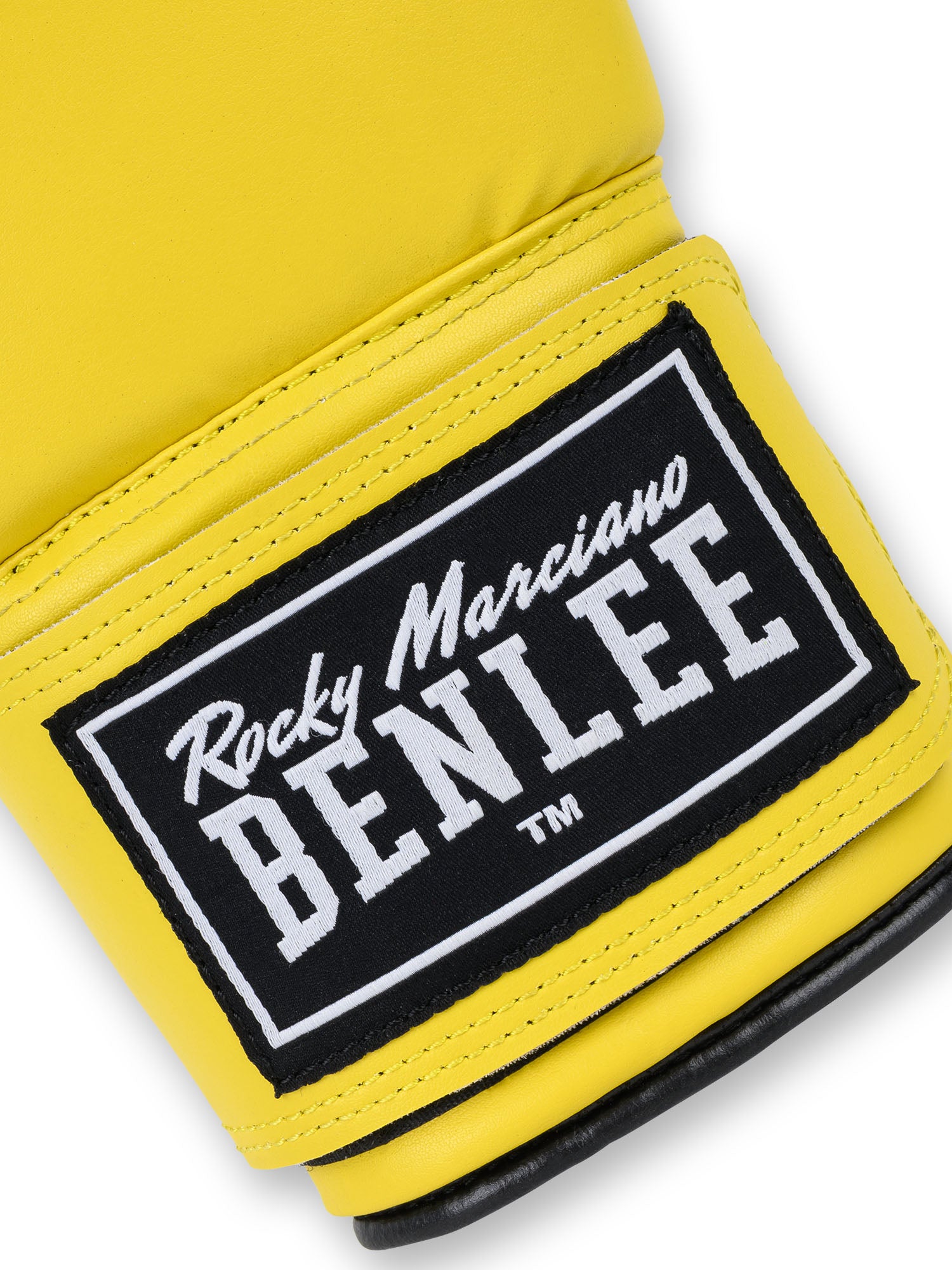 Rocky Marciano BENLEE Logo-Patch auf dem gelb-schwarzen Handschuh.