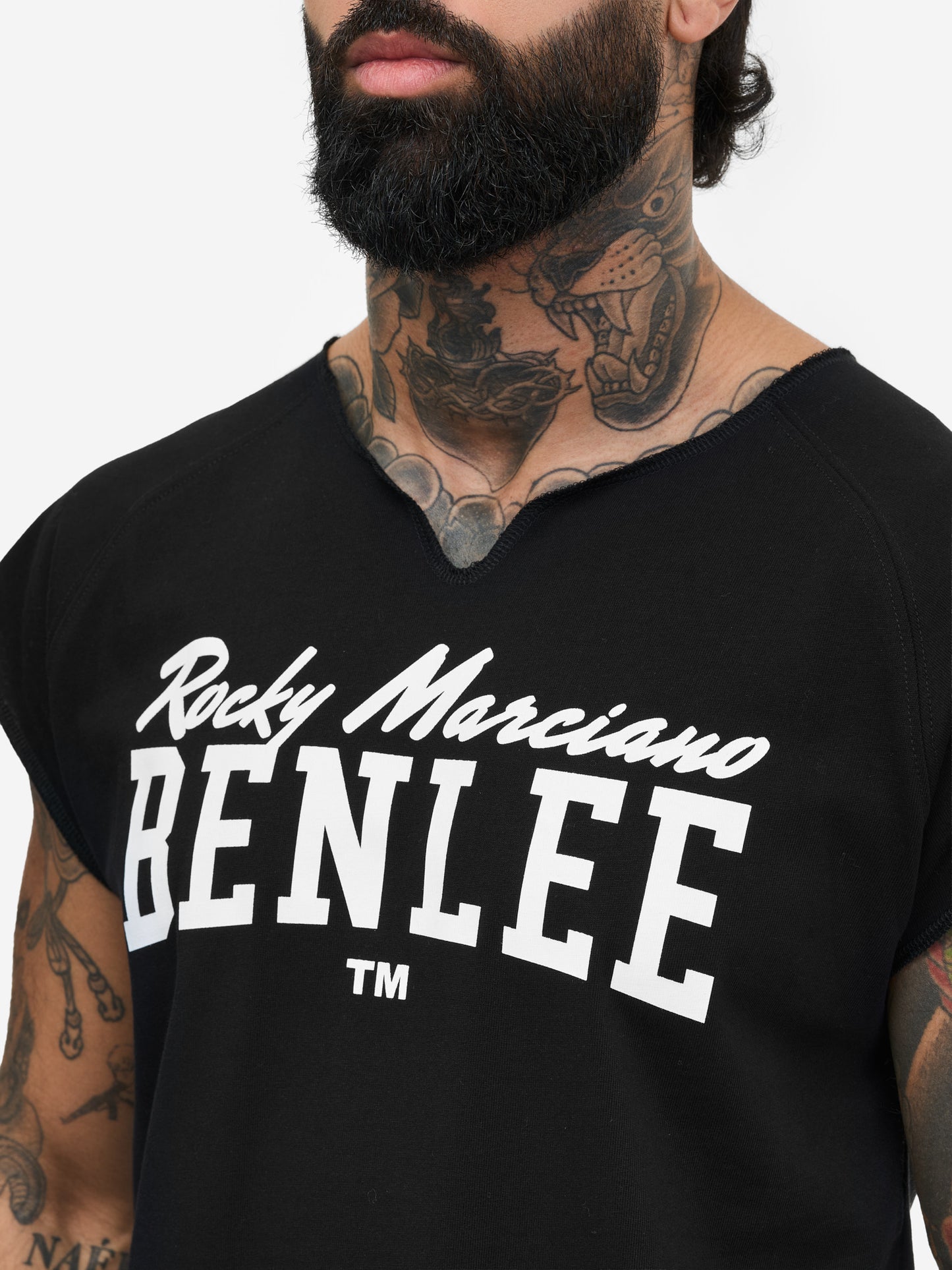 BENLEE Herren T-Shirt Schwarz mit Raglanärmeln und Logo-Print.