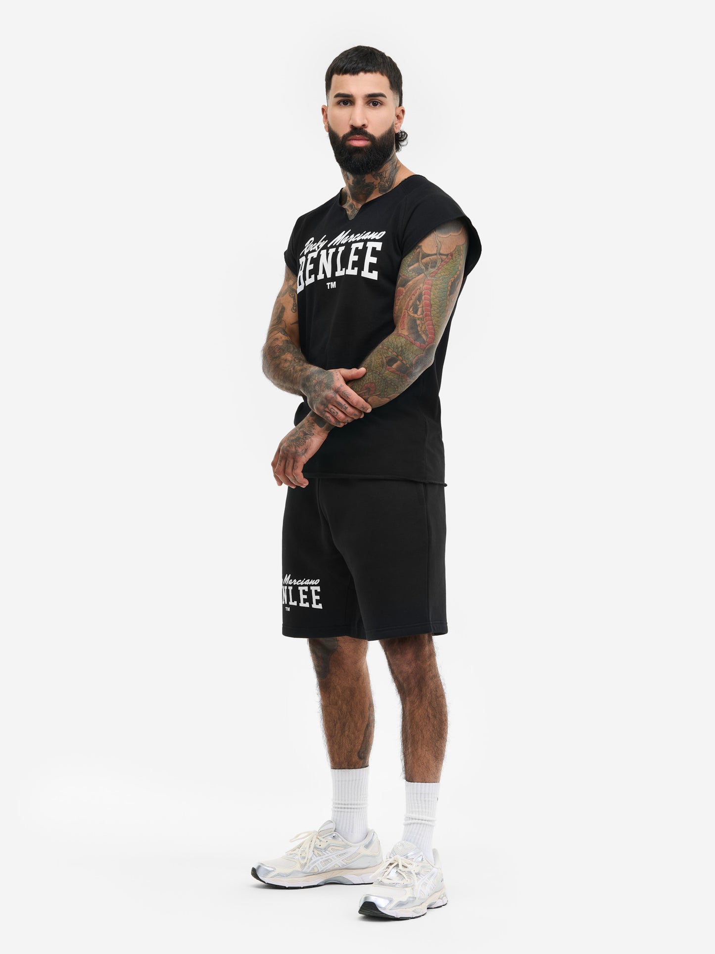 BENLEE Herren T-Shirt Schwarz mit Raglanärmeln und Logo-Print.