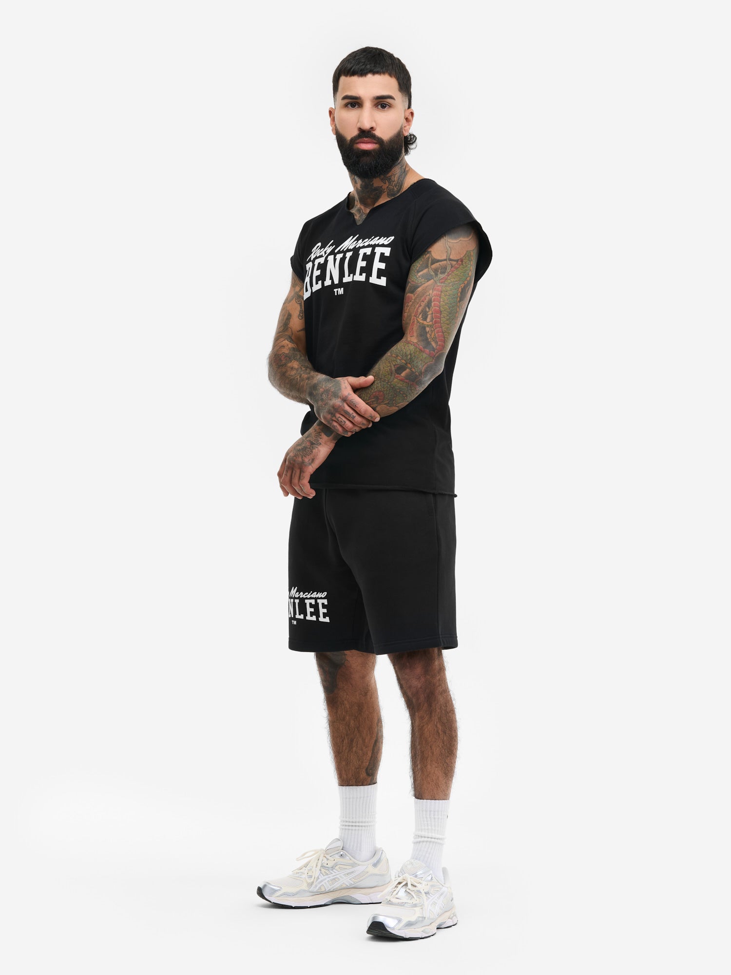 BENLEE Herren T-Shirt Schwarz mit Raglanärmeln und Logo-Print.