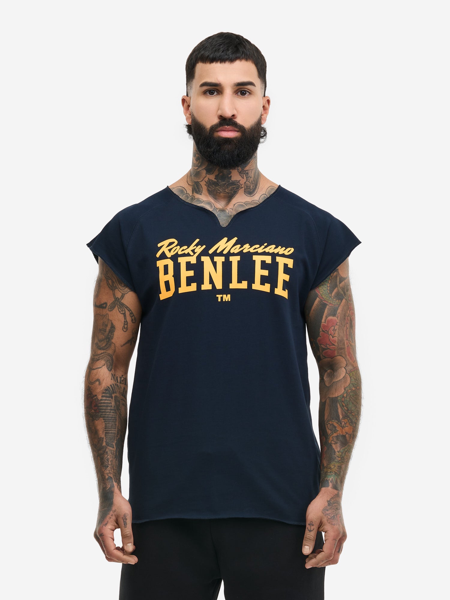 BENLEE Herren T-Shirt Navy mit gelbem Logo-Print und Raglanärmeln.