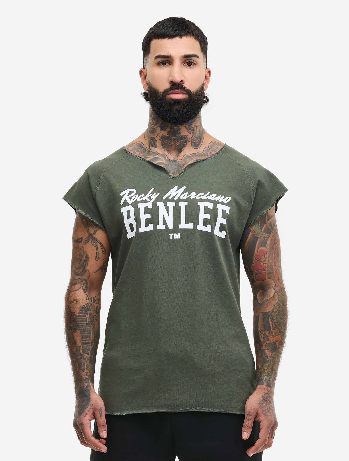 BENLEE Herren T-Shirt Oliv mit Raglanärmeln und Logo-Print.