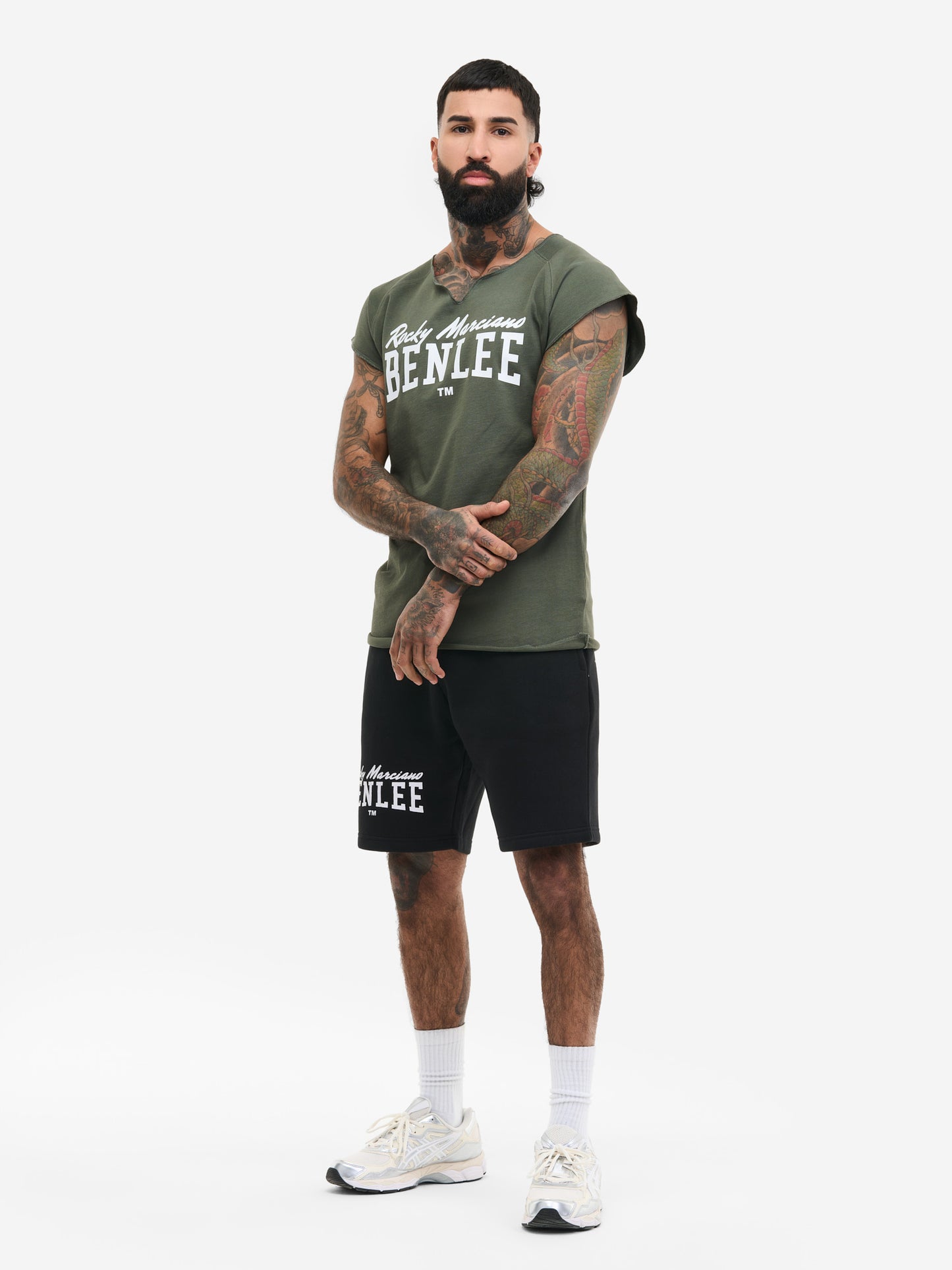 BENLEE Herren T-Shirt Oliv mit Raglanärmeln und Logo-Print.
