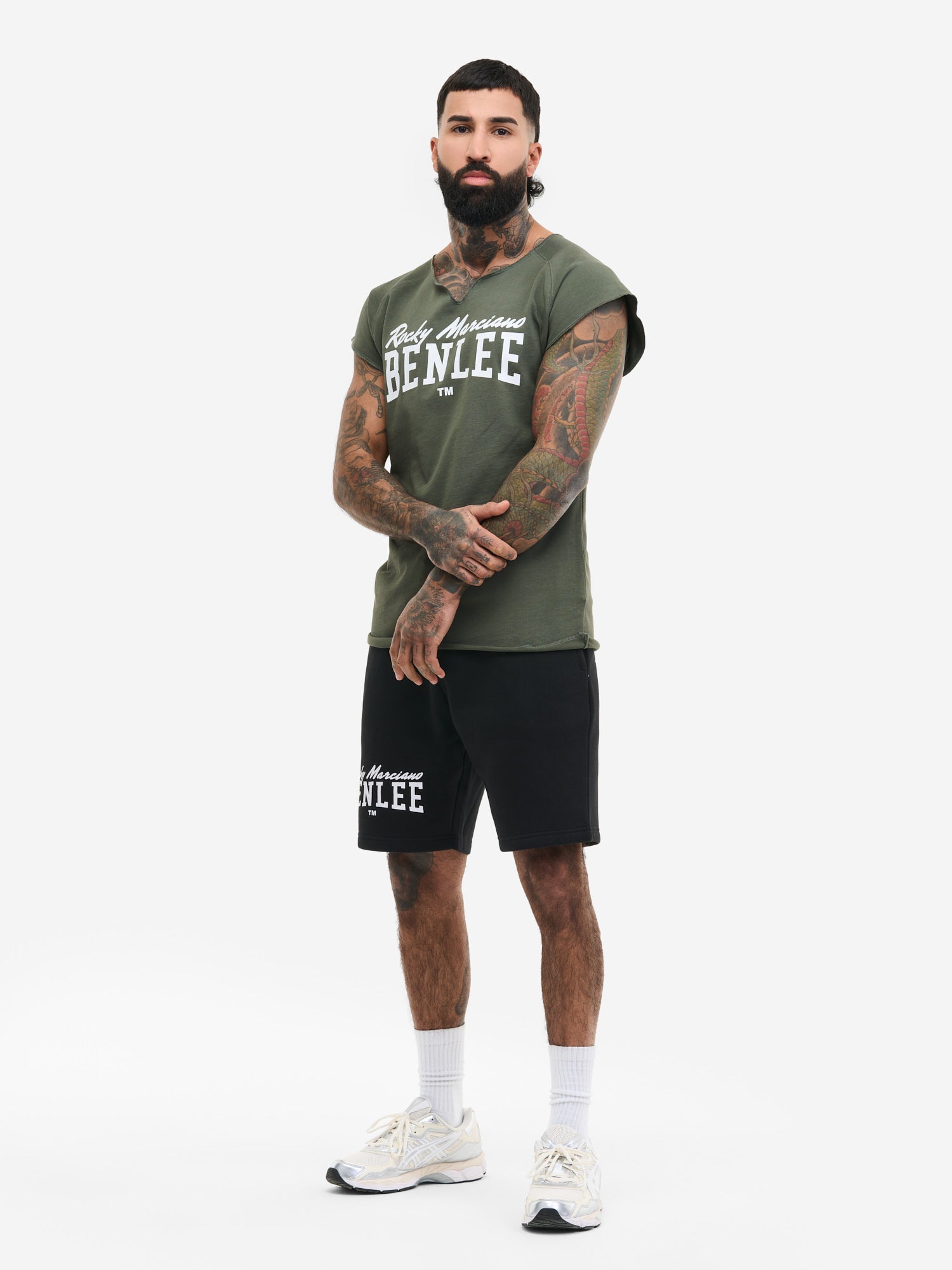 BENLEE Herren T-Shirt Oliv mit Raglanärmeln und Logo-Print.