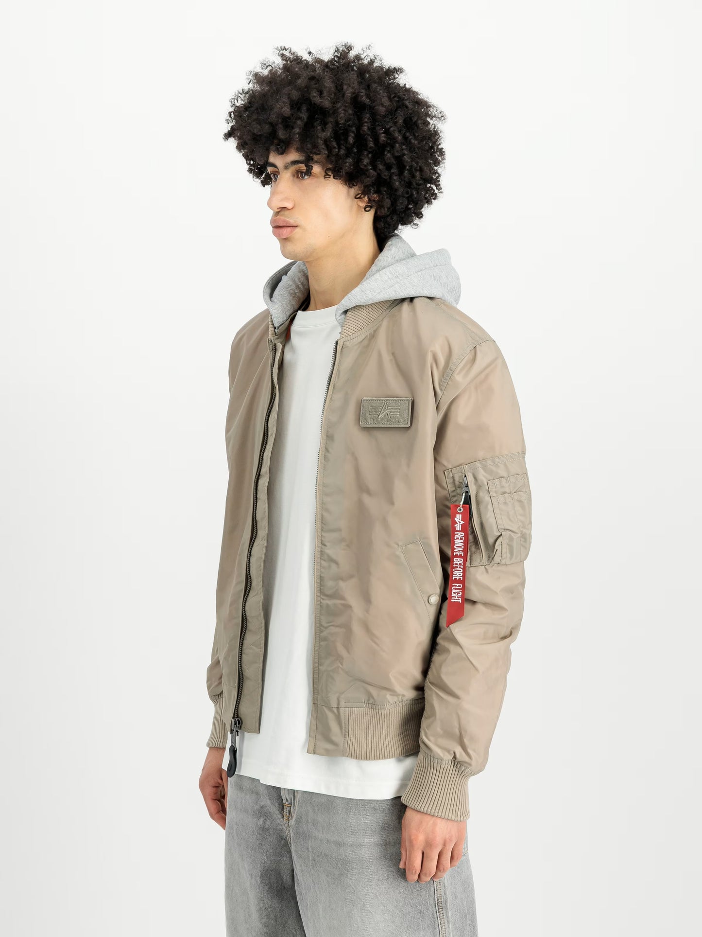 Slim Fit MA-1 TT Hood Light Bomber Jacket – Detail Utility Pocket mit RBF Tag