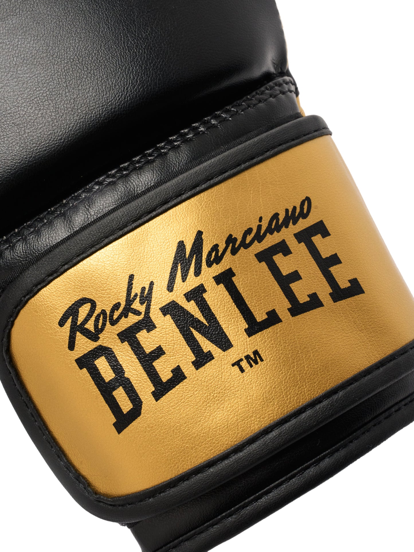 BENLEE Carlos Boxhandschuhe Nina Meinke Edition in Schwarz-Gold mit grossem M-Logo.
