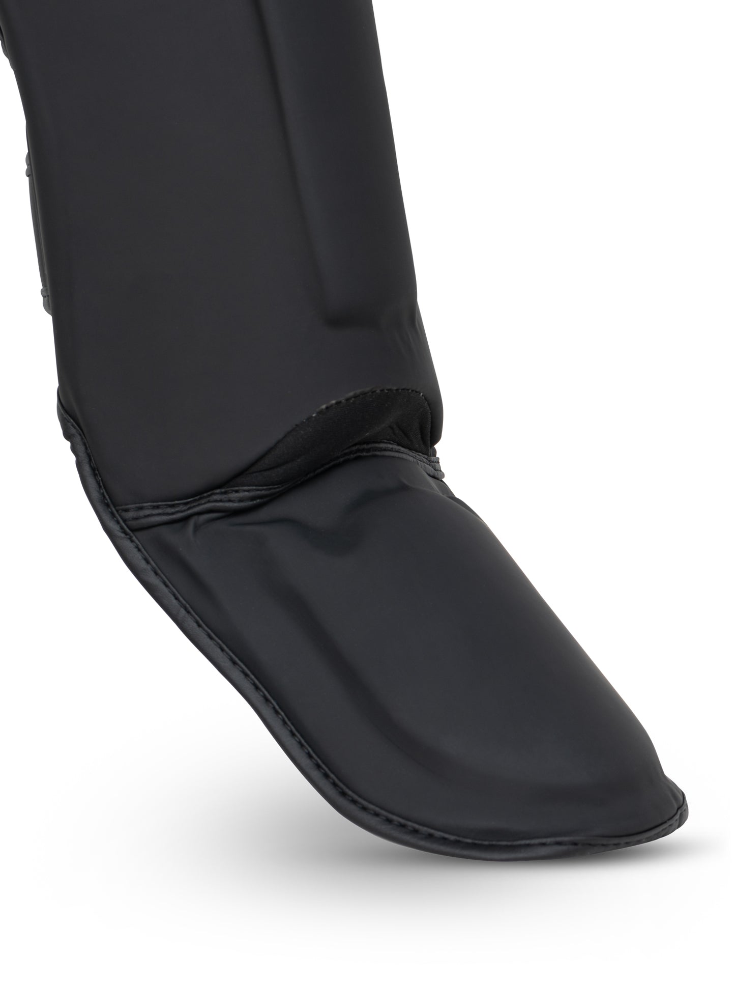 BENLEE Schienbeinschoner BLACK LABEL NERO aus Kunstleder, gepolstert für Kickboxen und MMA Training