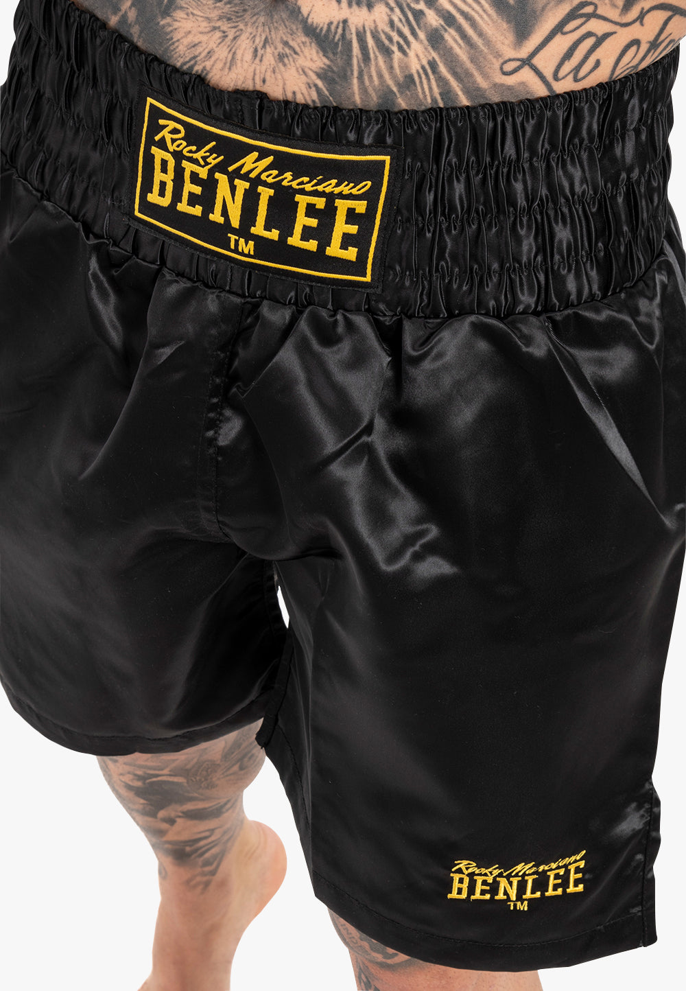 BENLEE Boxhose aus Satin-Polyester mit breitem Bund, Seitenschlitzen und Logo-Details