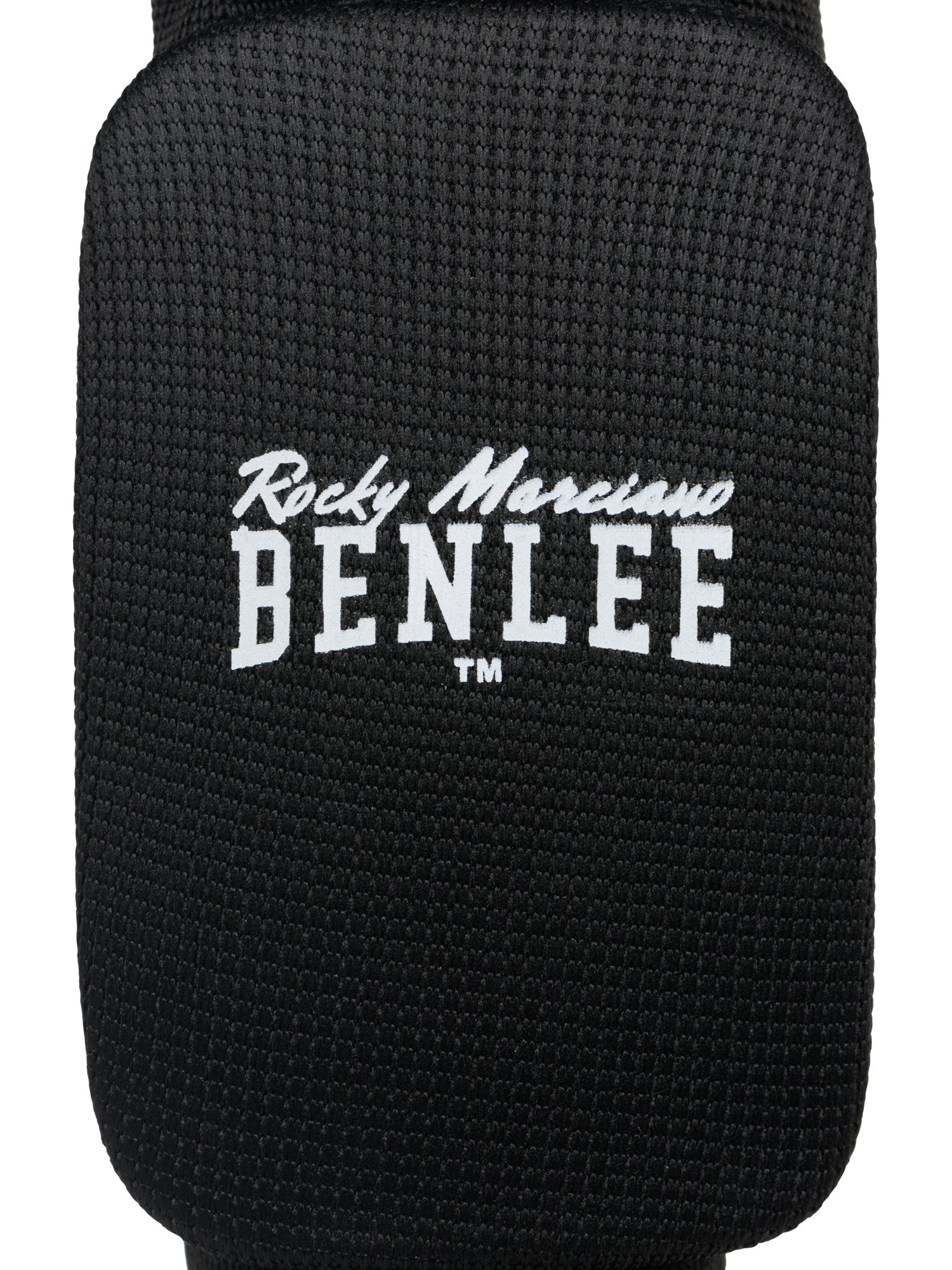 Die BENLEE Ellbogenschützer bieten dank elastischem Stoff und geformter Schaumpolsterung optimalen Schutz und hohen Tragekomfort. Perfekt für Kickboxen, Thaiboxen und andere Kampfsportarten.