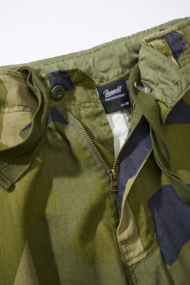 Brandit Urban Legend Shorts Swedish Camo Detailansicht Hosenbund mit Reissverschluss, Knopf und Tunnelzug