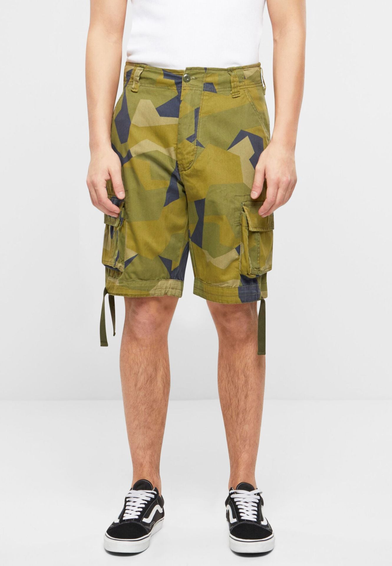 Brandit Urban Legend Shorts Swedish Camo Cargo-Shorts für Herren mit schwedischem Tarnmuster Vorderansicht