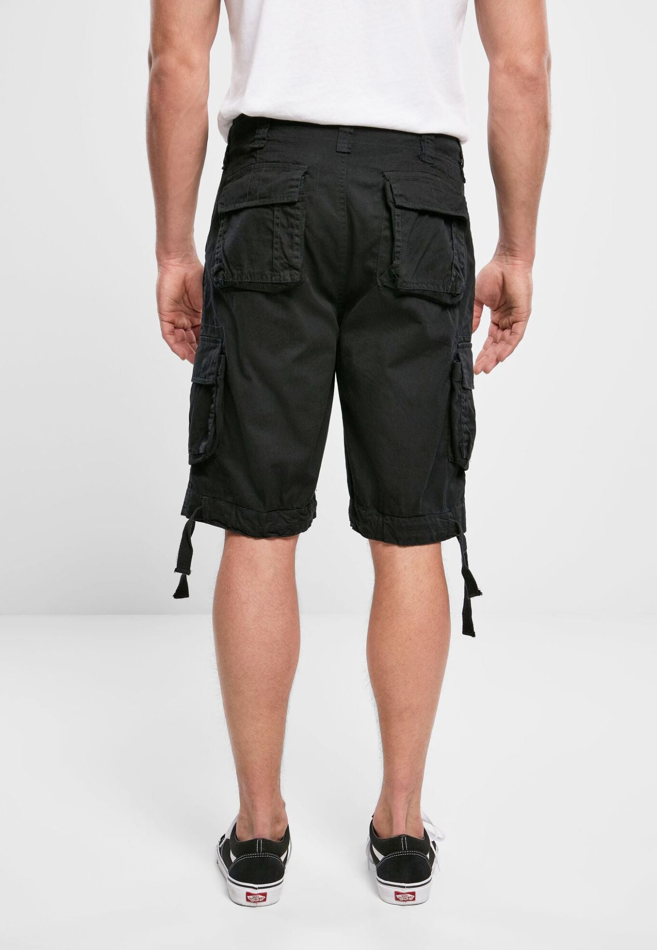 Brandit Urban Legend Shorts Schwarz Schwarze Sommerhose Baumwolle Rückansicht mit Gesässtaschen