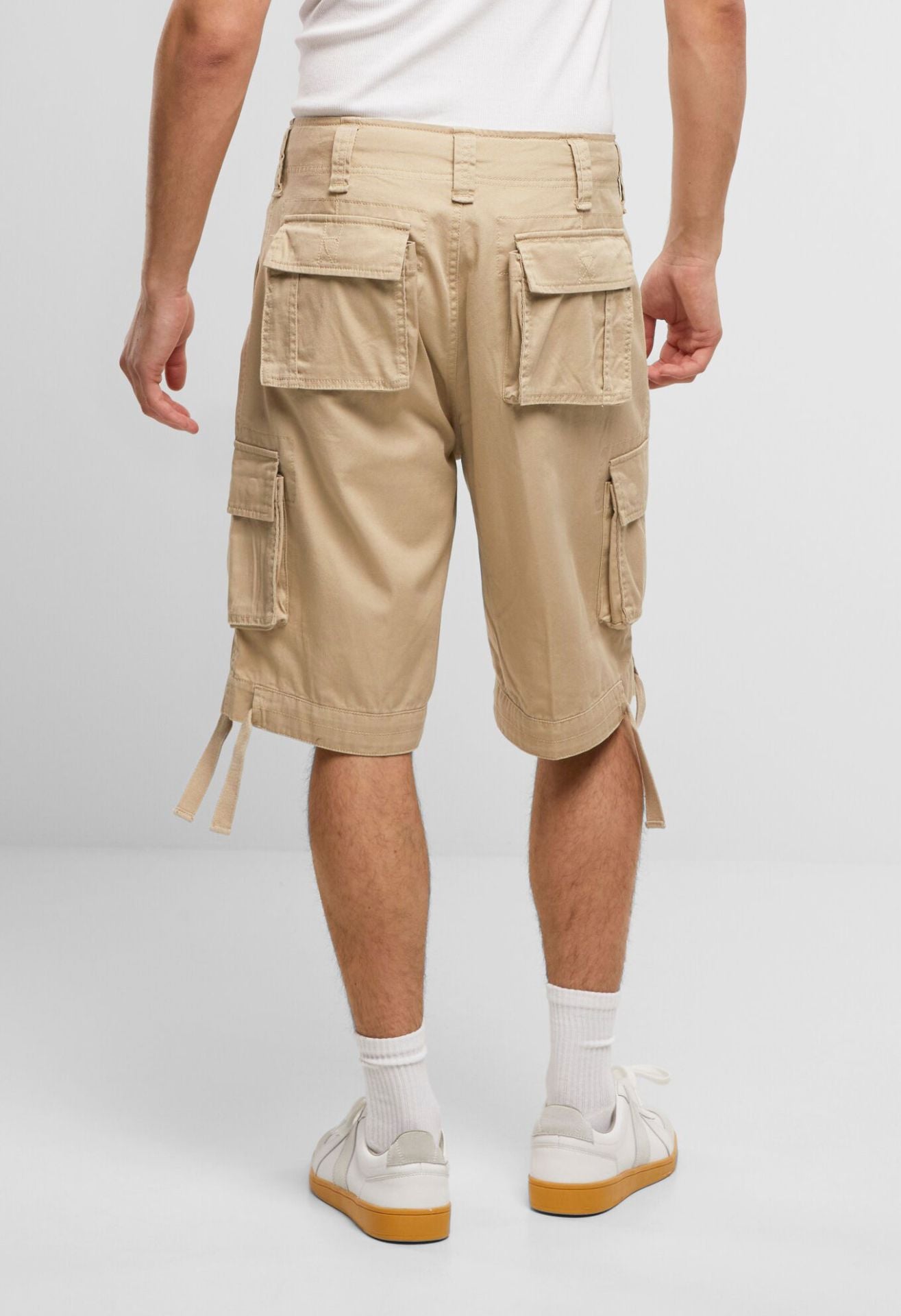 Brandit Urban Legend Shorts Beige Vintage Sommerhose Baumwolle Rückansicht mit Gesässtaschen