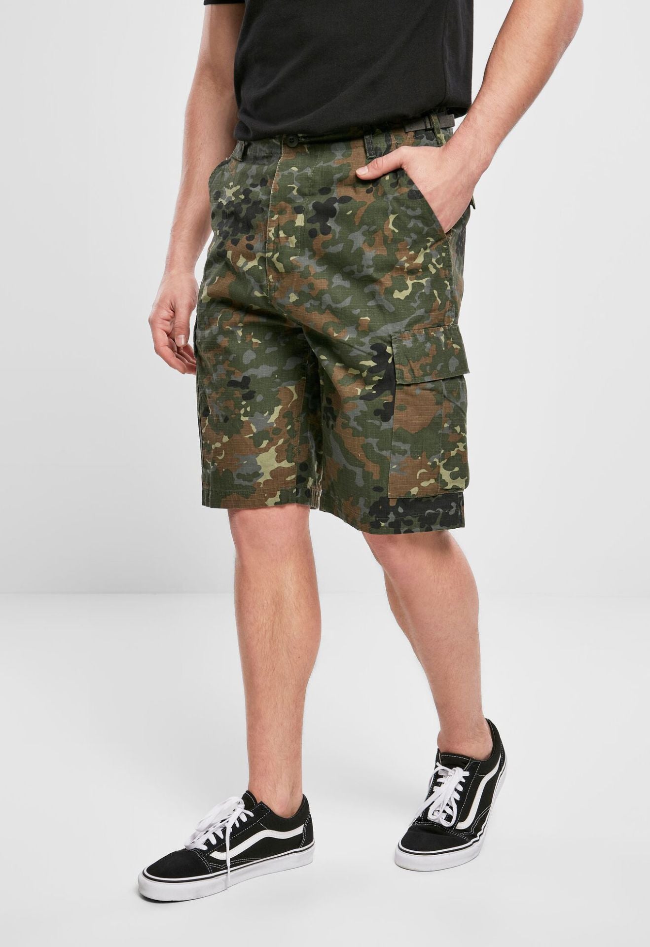 Brandit BDU Ripstop Shorts für Herren in Flecktarn mit Beintaschen.