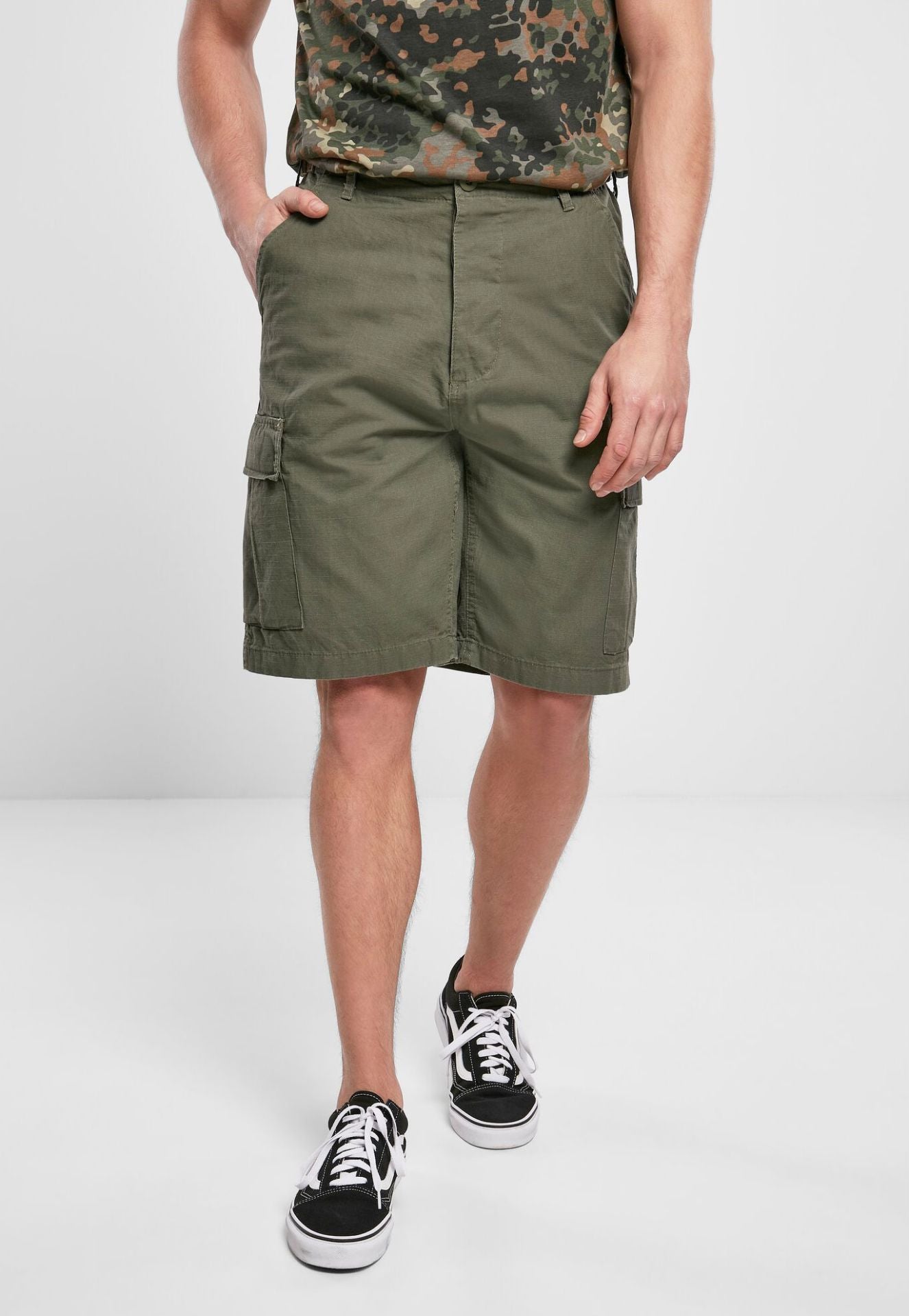 Brandit BDU Ripstop Shorts für Herren in Oliv mit Beintaschen.