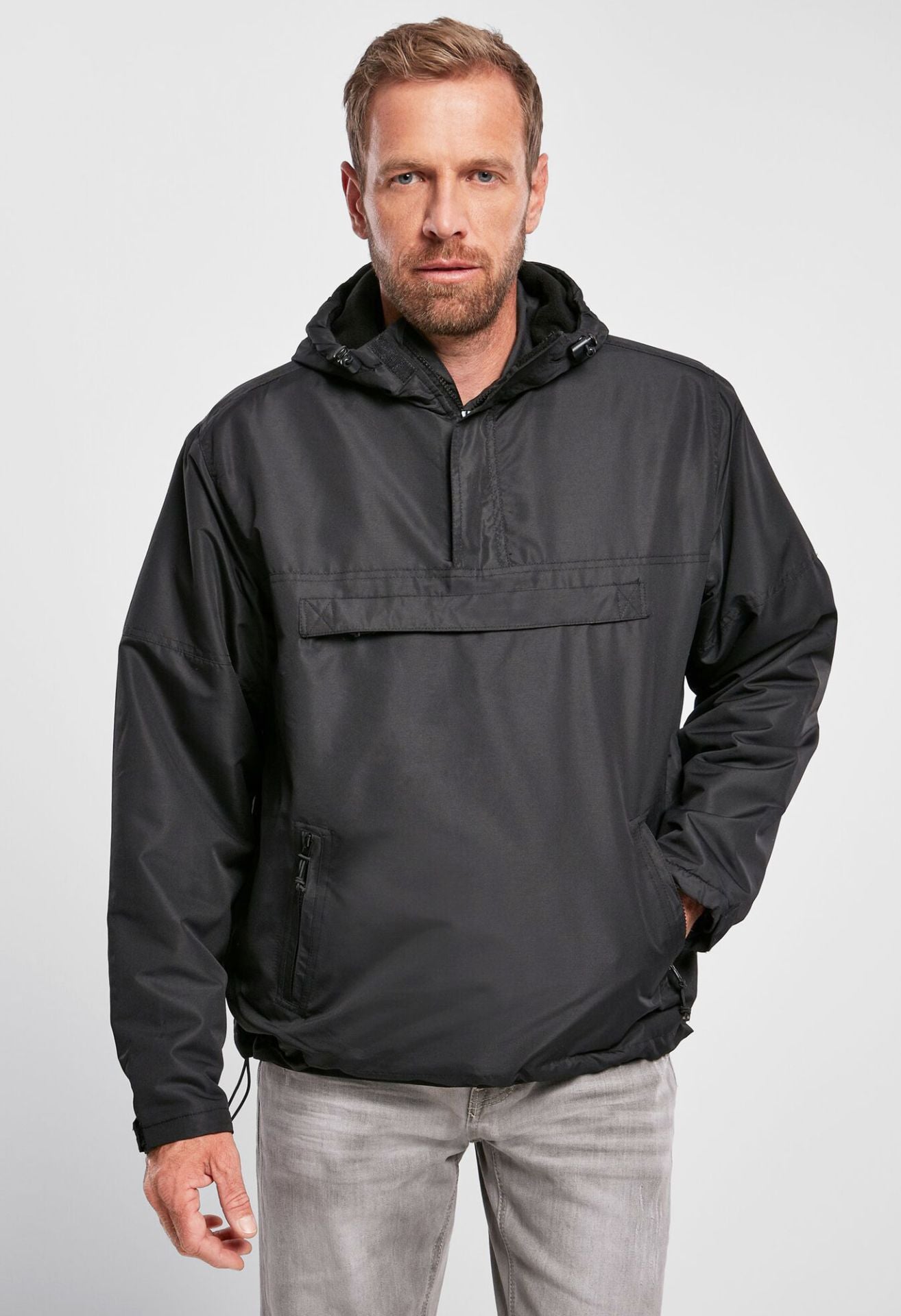 Brandit Windbreaker Schwarz – warme, wind- und wasserabweisende Outdoor-Jacke mit Fleecefutter“