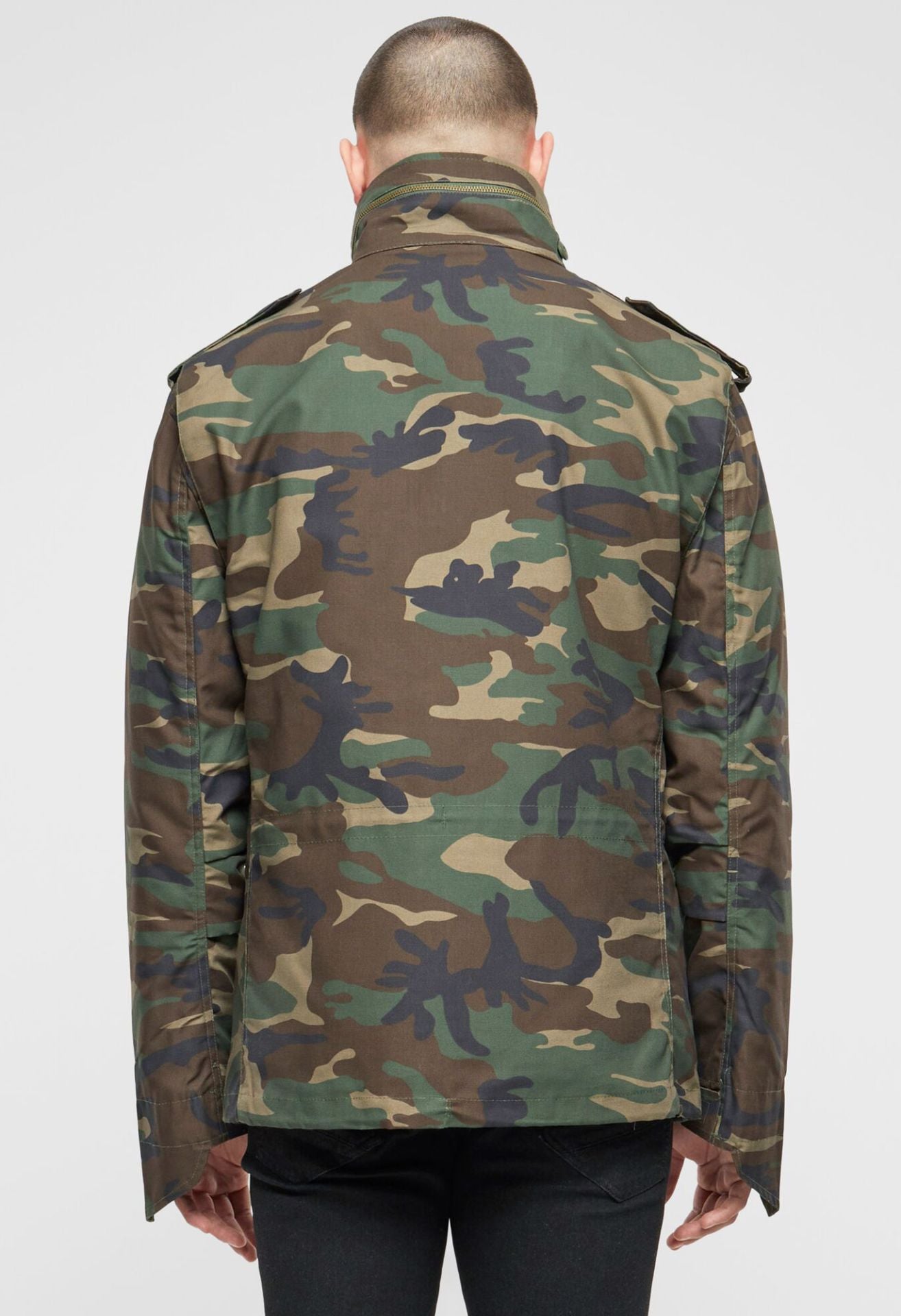 BRANDIT M65 Classic Fieldjacket Woodland – robuste Jacke mit Innenjacke, Kapuze und verstellbarer Taille für Street & Outdoor.
