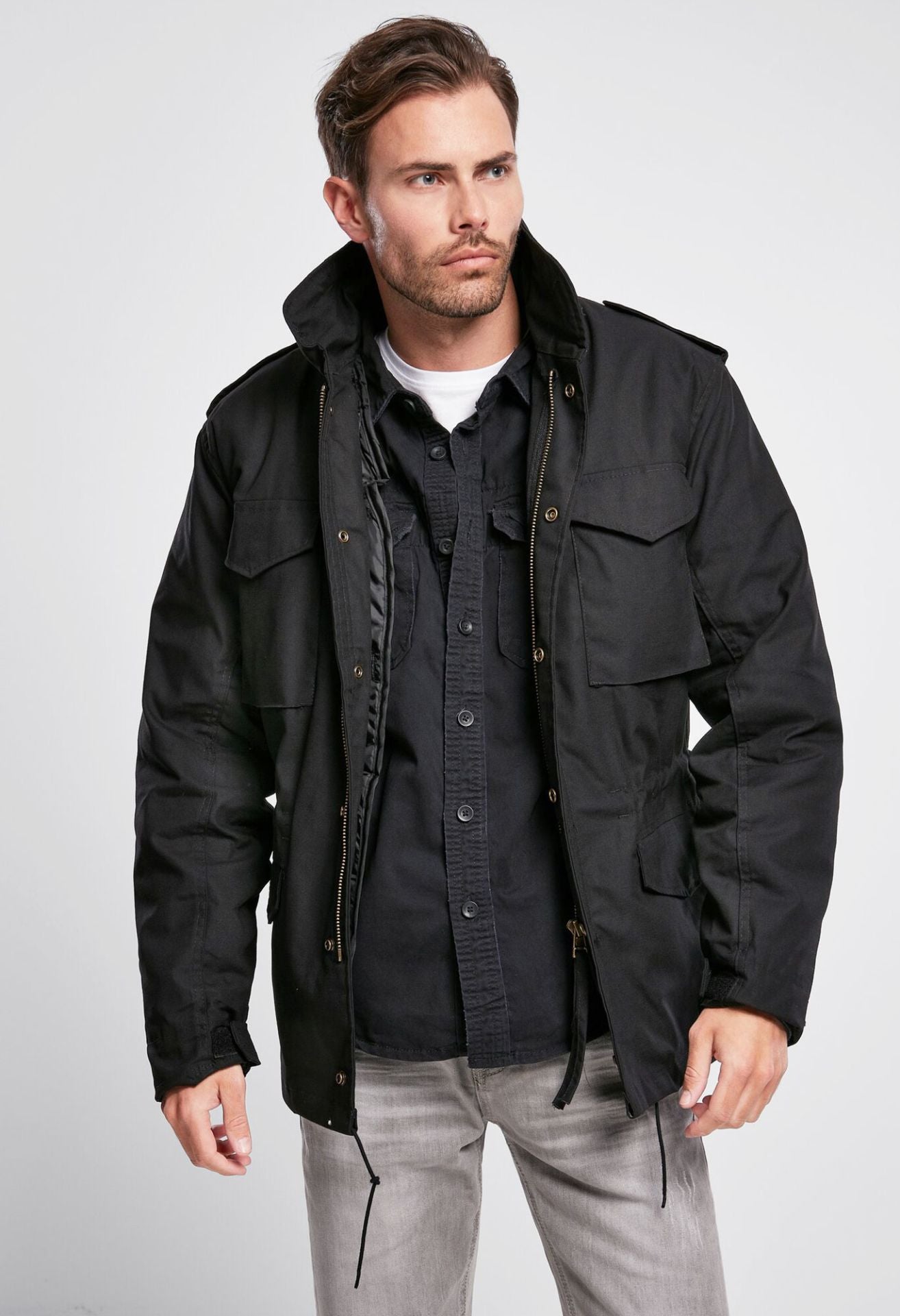 Schwarze BRANDIT M65 Classic Fieldjacket – robuste Jacke mit Innenjacke, Kapuze und verstellbarer Taille für Street & Outdoor.