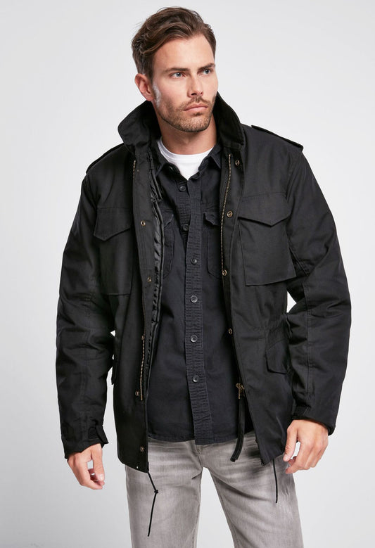 Schwarze BRANDIT M65 Classic Fieldjacket – robuste Jacke mit Innenjacke, Kapuze und verstellbarer Taille für Street & Outdoor.