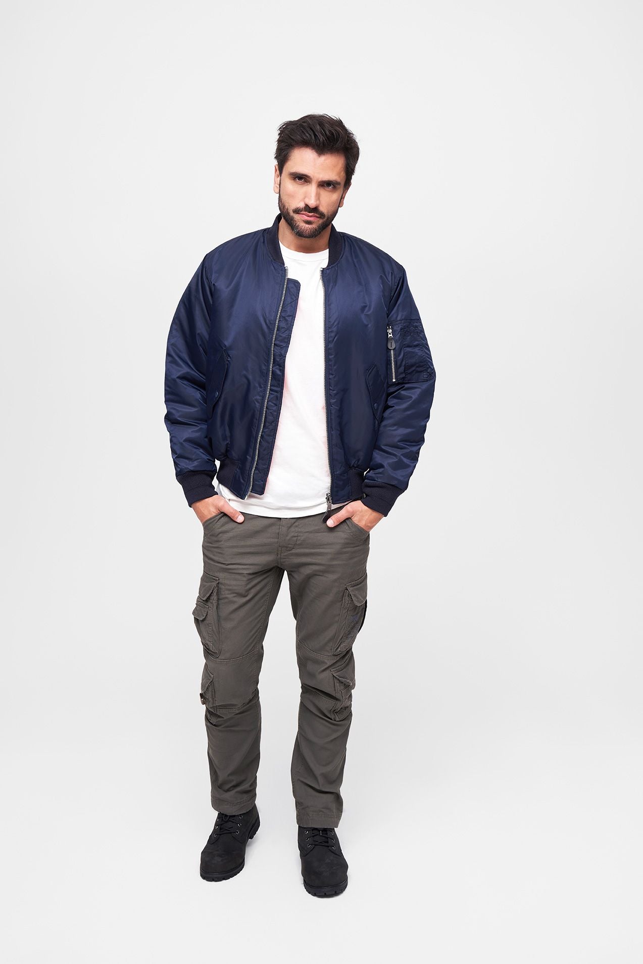 MA1 Bomberjacke Dark Navy aus robustem Nylon, wind- und wasserabweisend mit Taschen