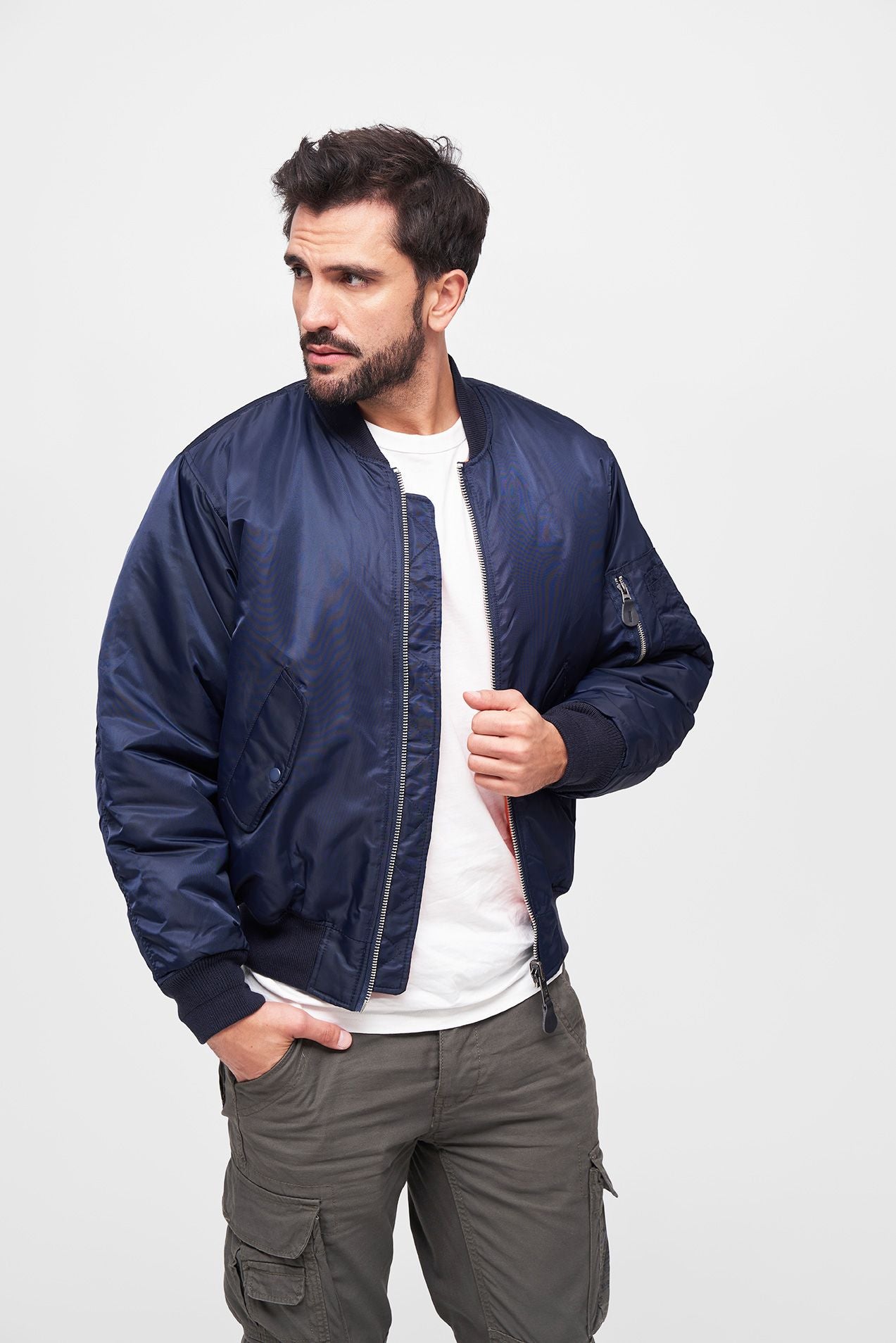 MA1 Bomberjacke Dark Navy aus robustem Nylon, wind- und wasserabweisend mit Taschen