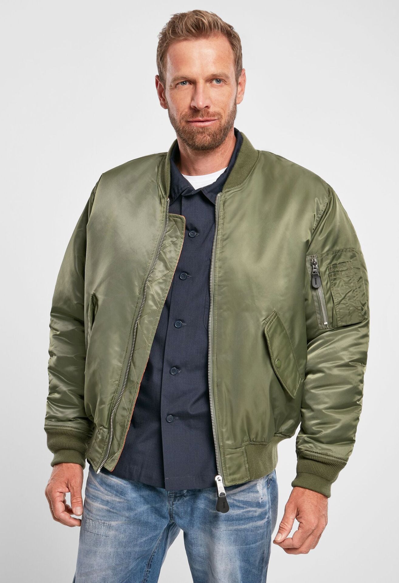 MA1 Bomberjacke Oliv aus robustem Nylon, wind- und wasserabweisend mit Taschen
