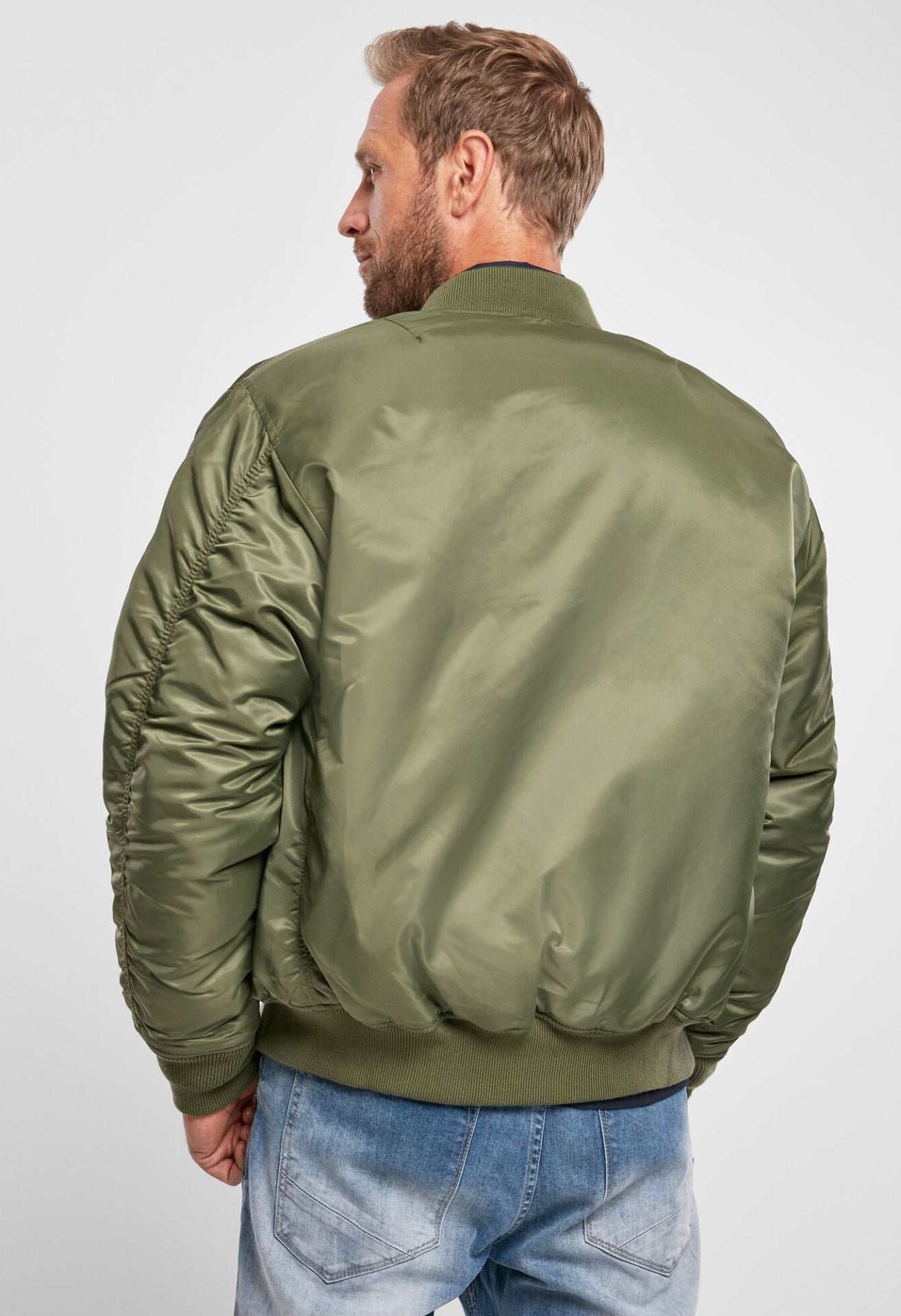 MA1 Bomberjacke Oliv aus robustem Nylon, wind- und wasserabweisend mit Taschen