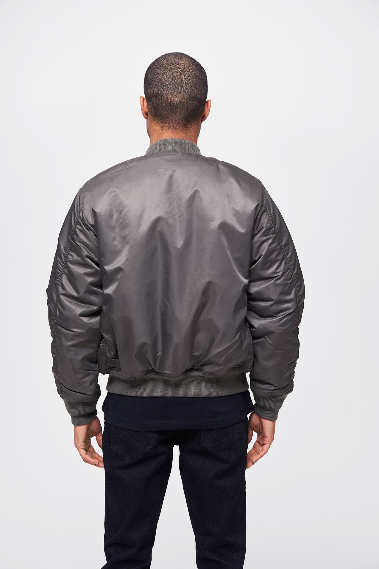 MA1 Bomberjacke Anthra aus robustem Nylon, wind- und wasserabweisend mit Taschen